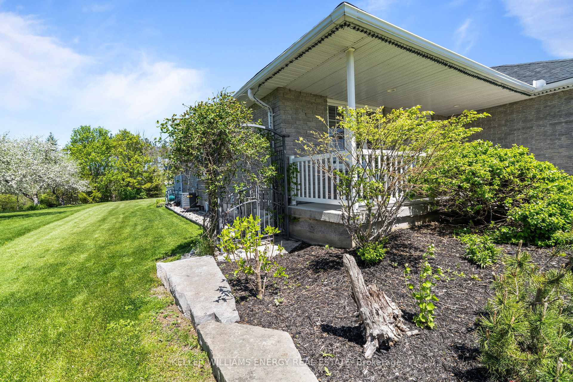 18 Applewood Drive, Trent Hills — photo 2 of 5