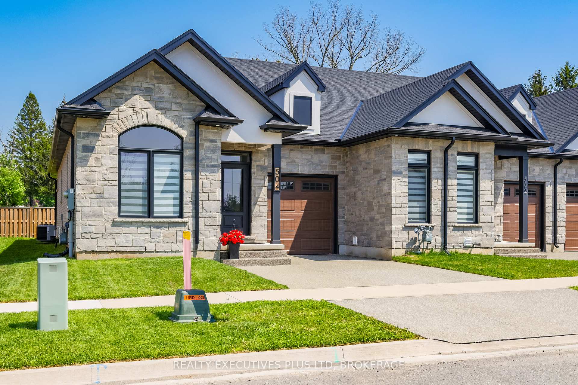 504 Royal Ridge Court, Fort Erie — photo 3 of 5