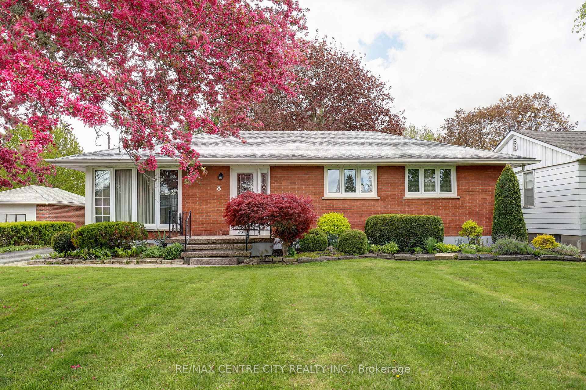 8 Patricia Street, St. Thomas — photo 3 of 5
