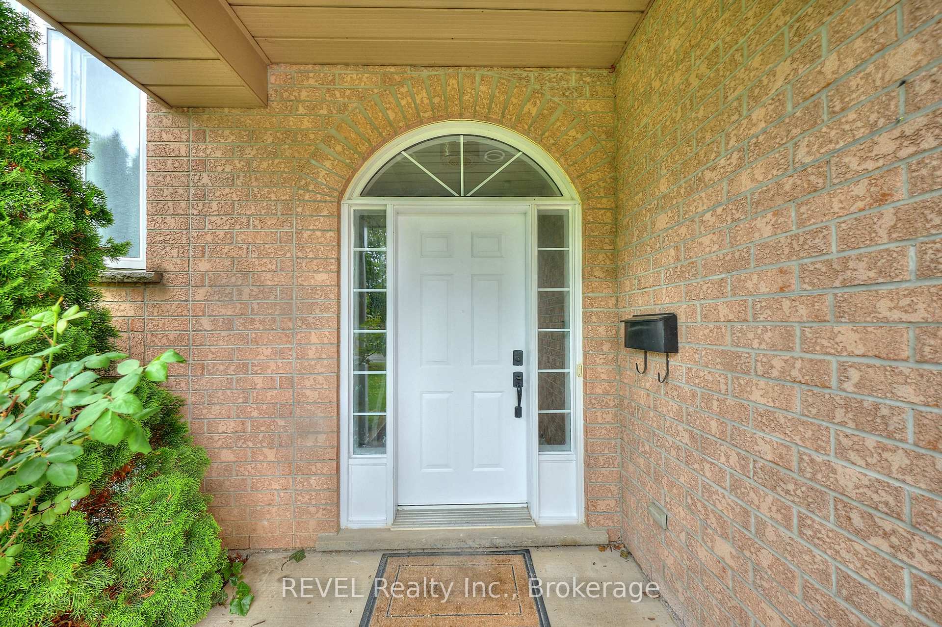 28 QUAKER Road, Welland — photo 3 of 5