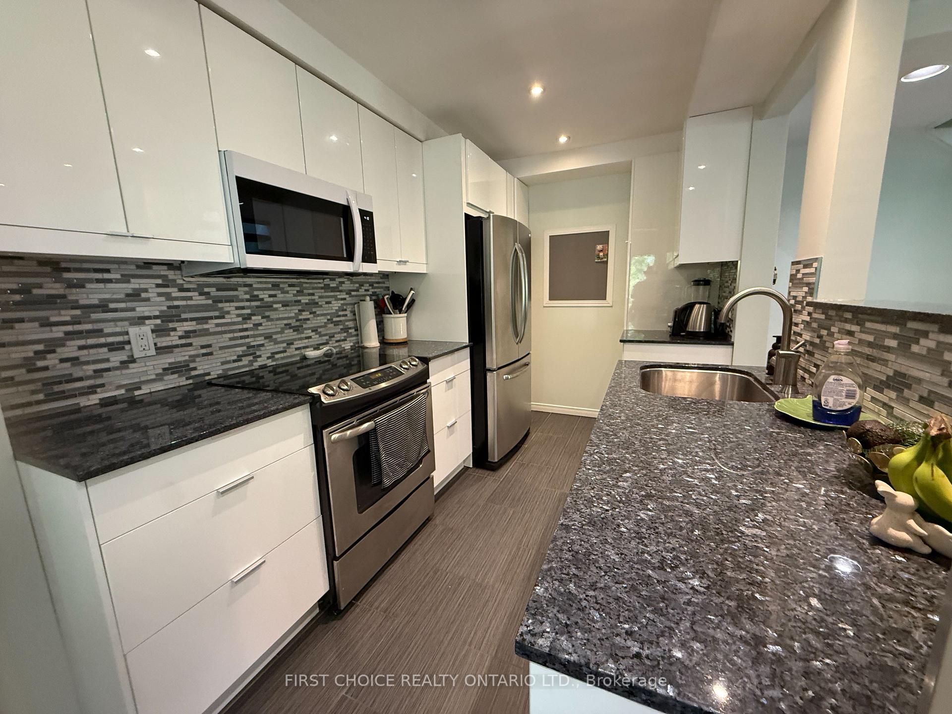 130 Greenfield Avenue C, Glebe - Ottawa East and Area — photo 2 of 5