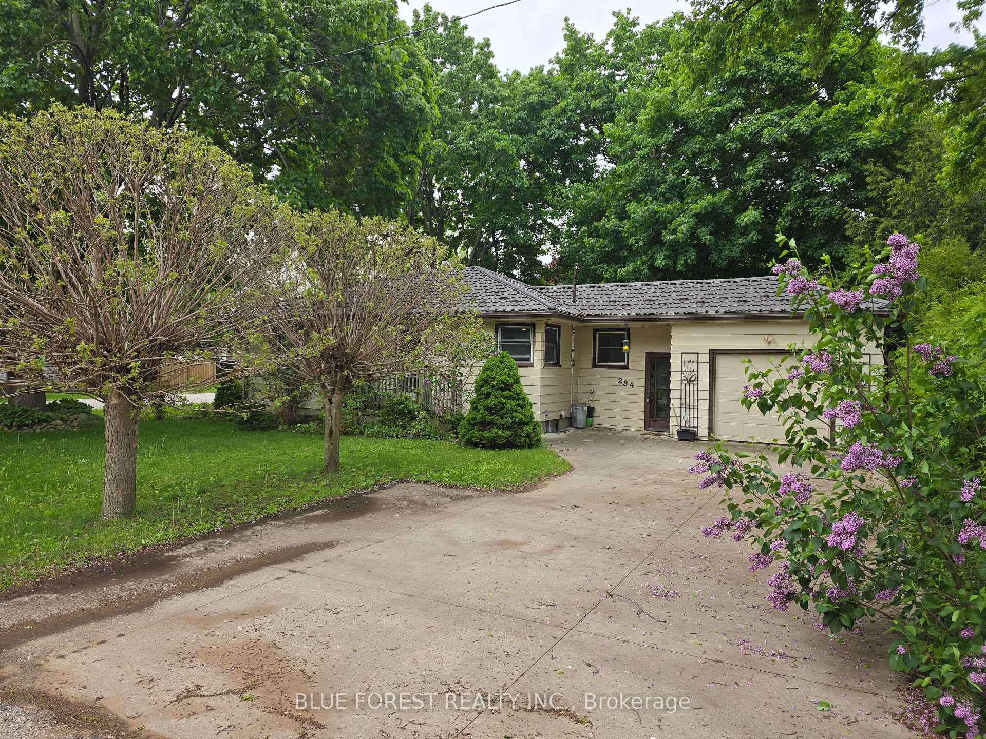 234 Flora Street, West Elgin — photo 4 of 5