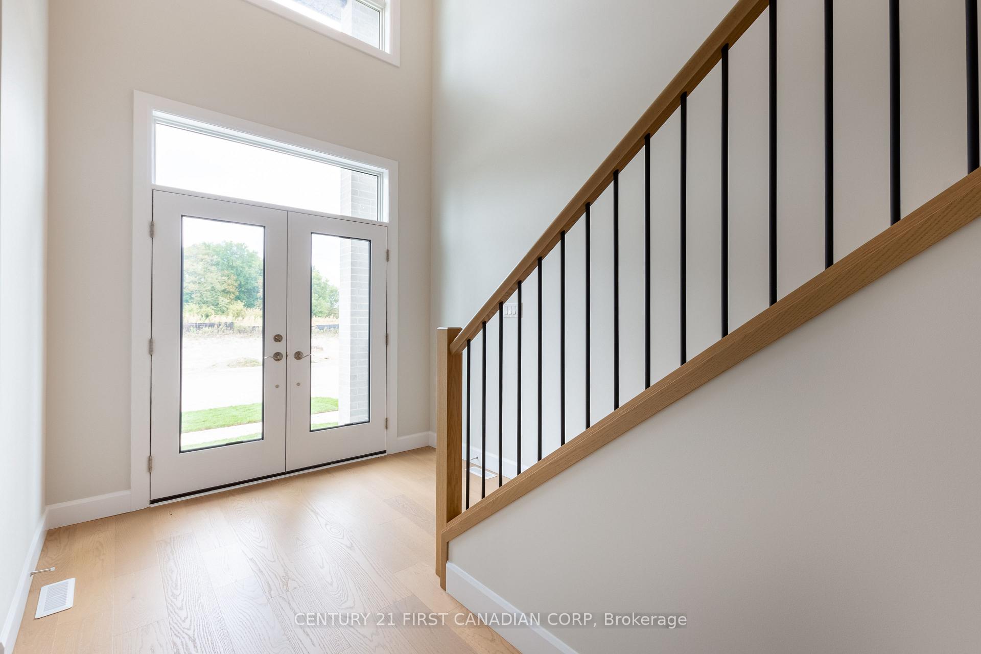6453 Royal Magnolia Avenue, London South — photo 3 of 5