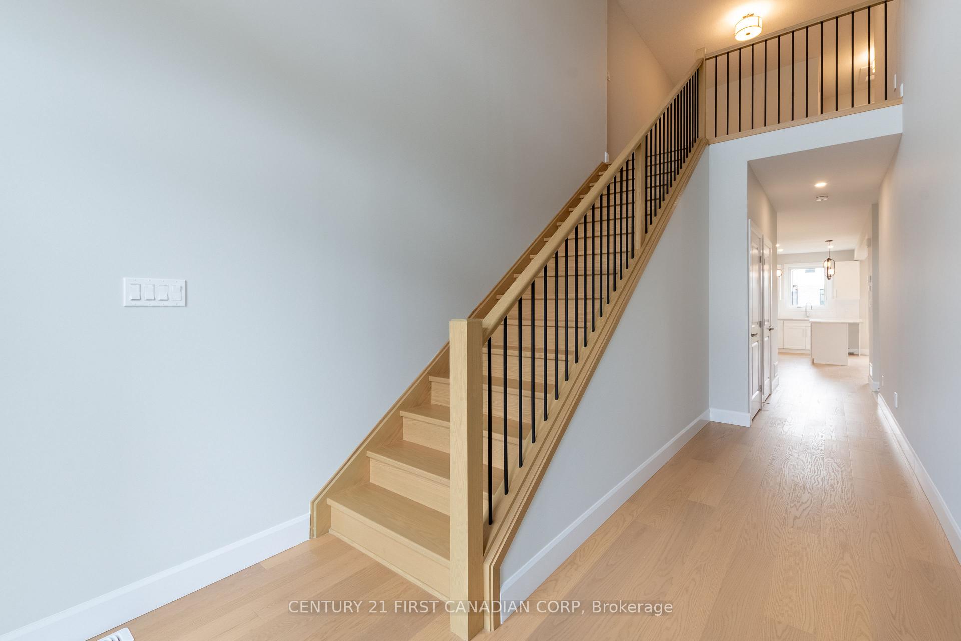 6453 Royal Magnolia Avenue, London South — photo 4 of 5