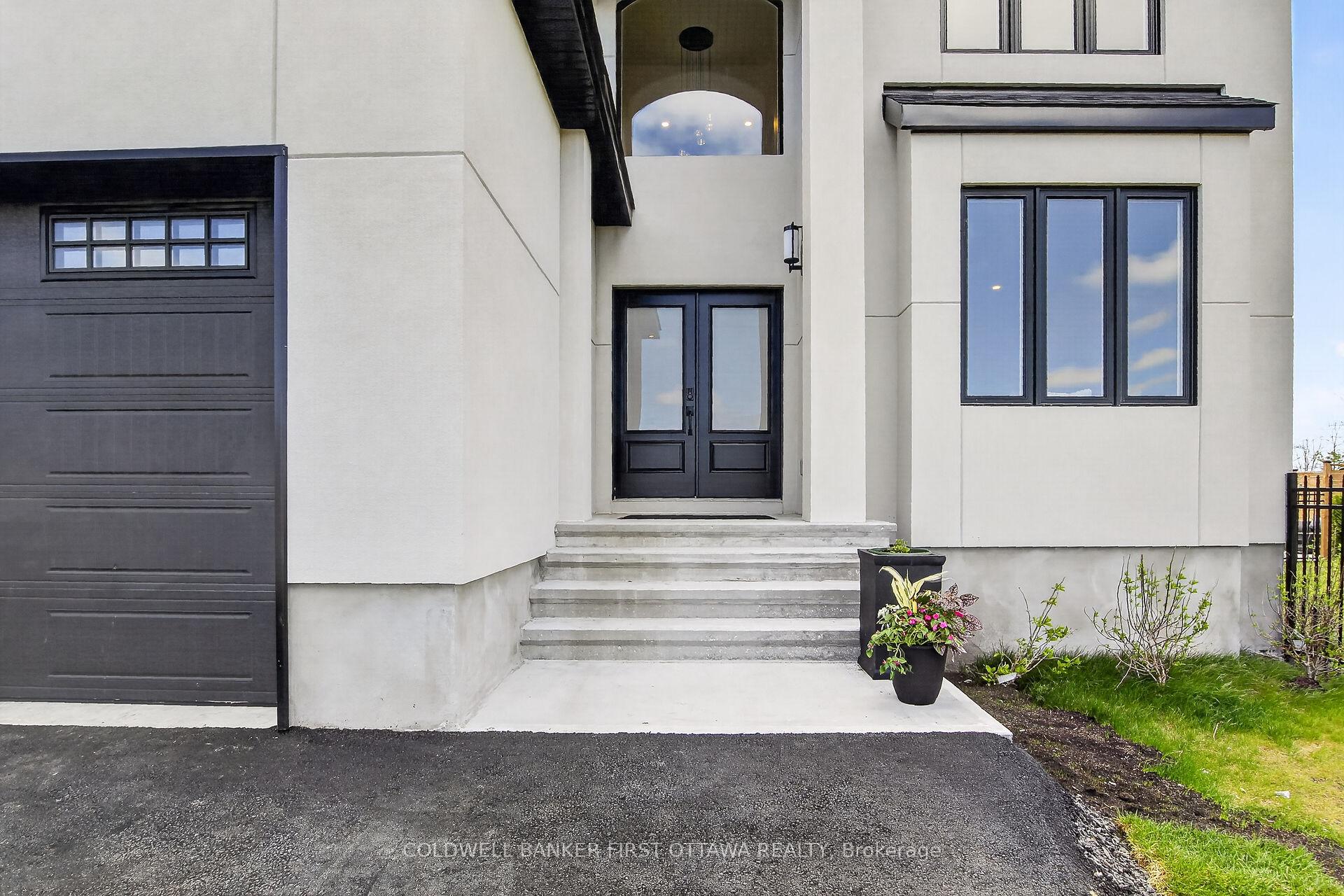 207 Owen Lucas Street, McNab/Braeside — photo 2 of 5