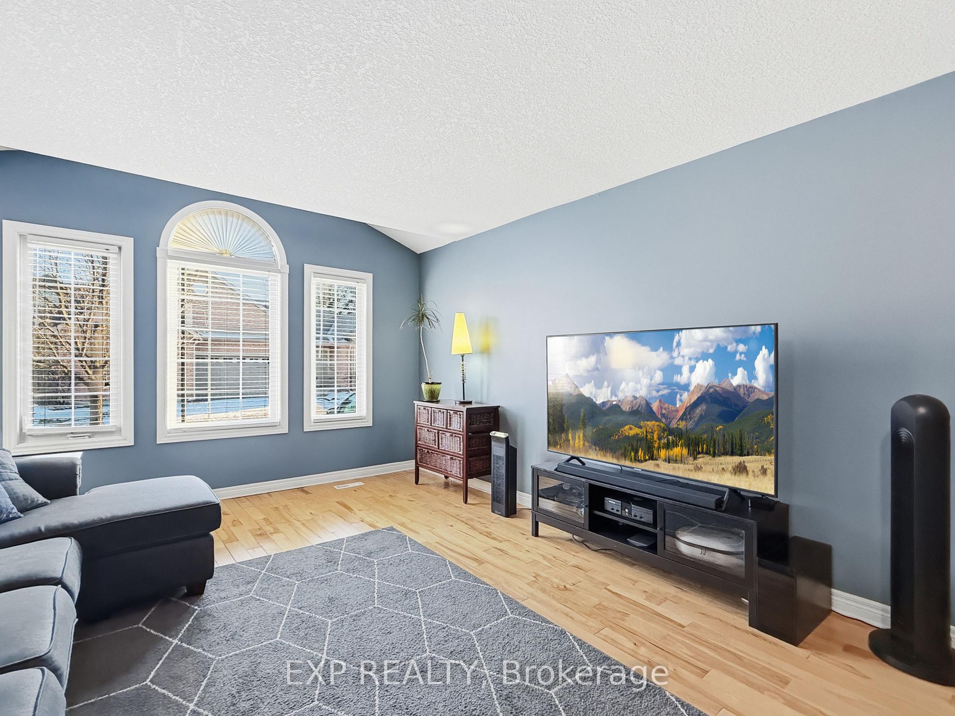 638 Wharncliffe Road S 7, London South — photo 3 of 5