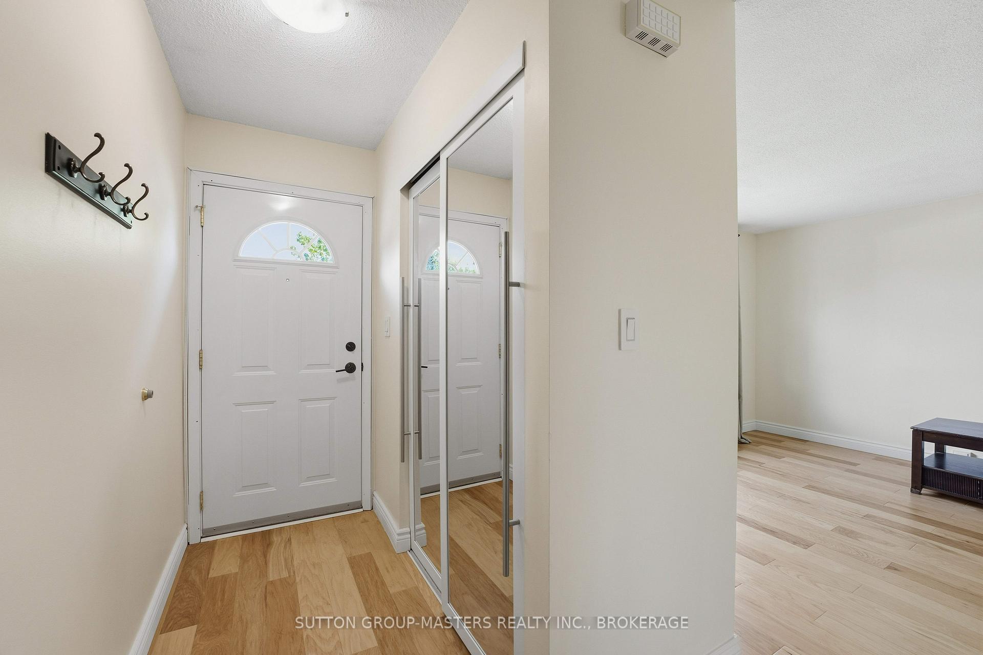 15 Camden Court, Kingston — photo 3 of 5
