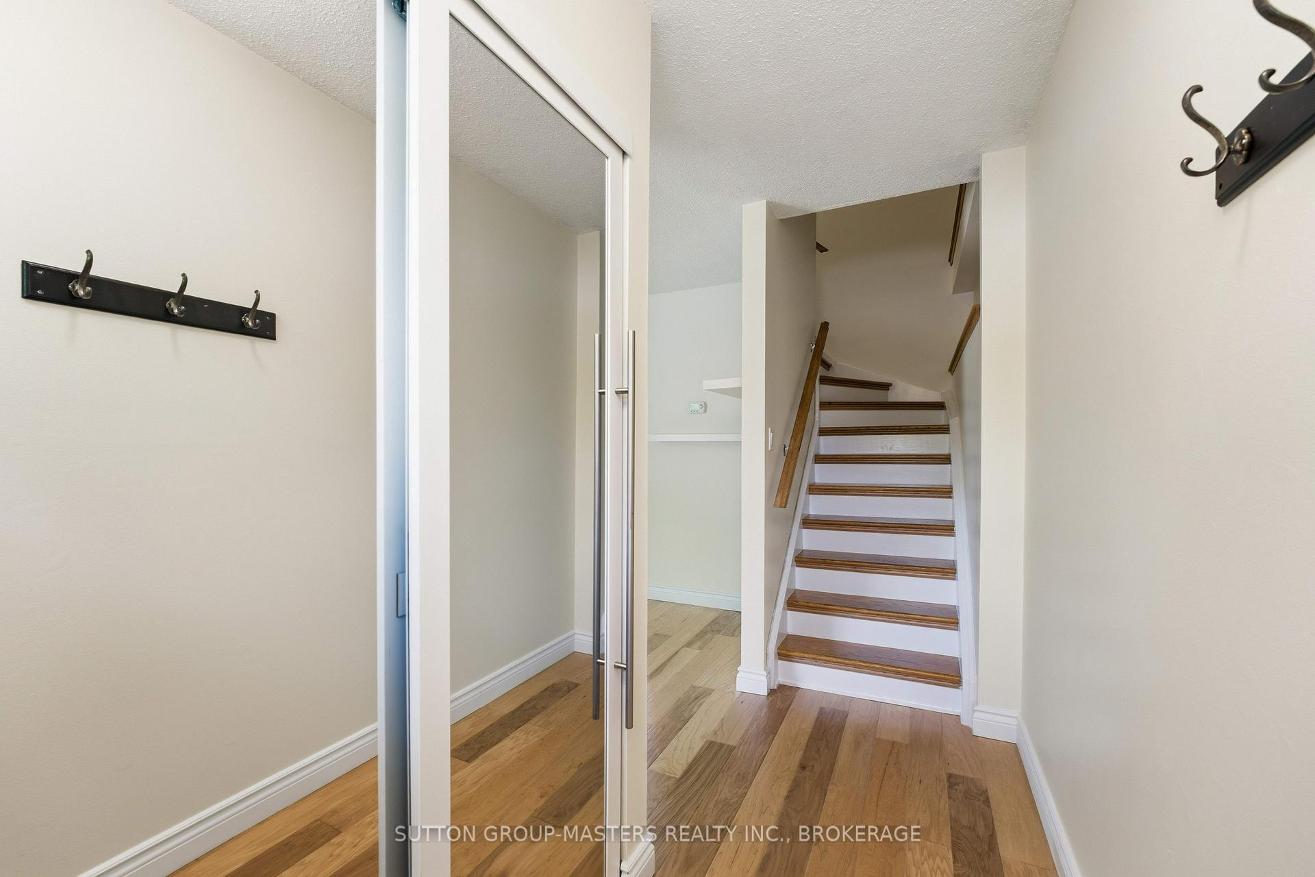 15 Camden Court, Kingston — photo 4 of 5