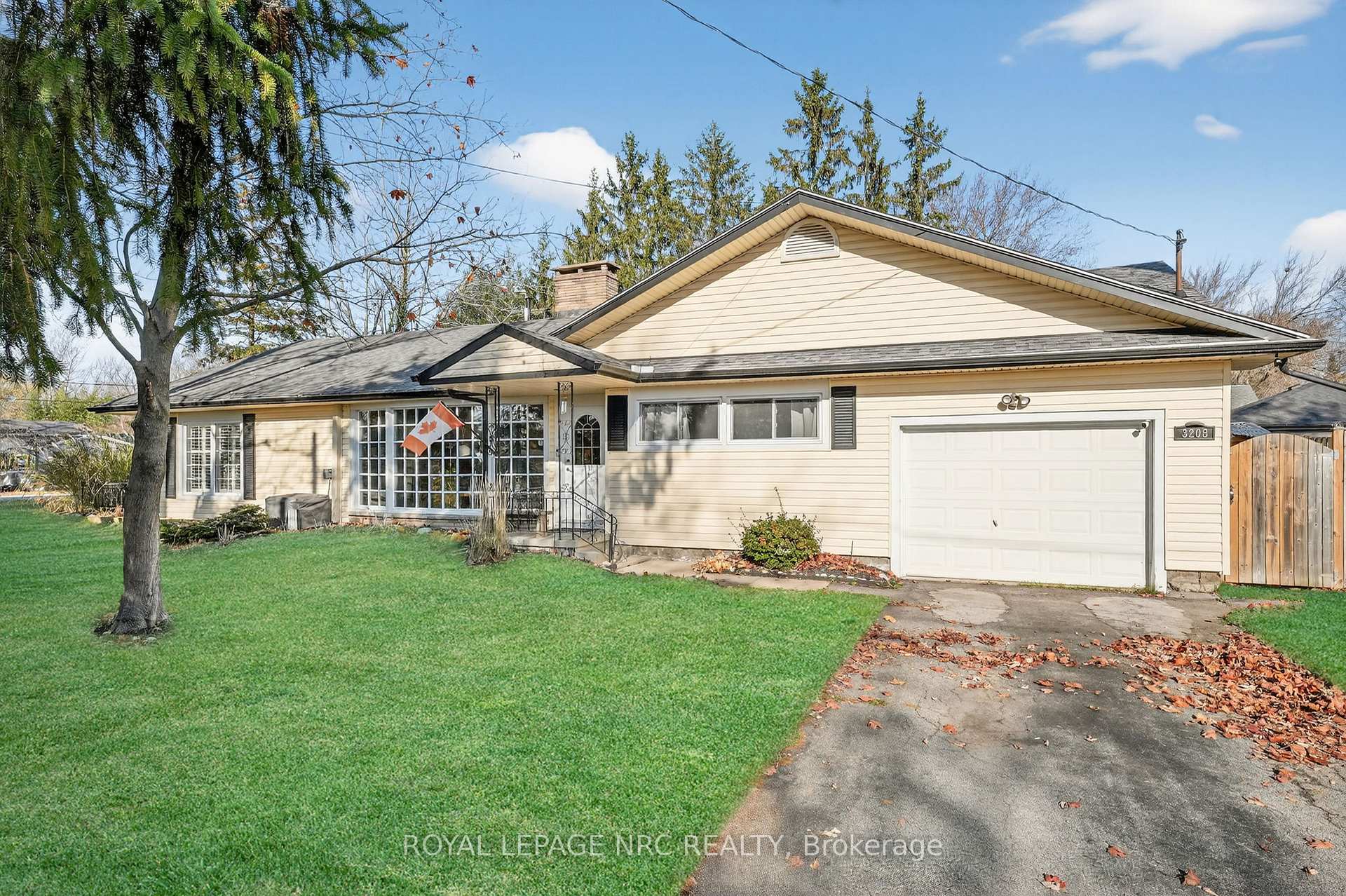 3208 Young Avenue, Fort Erie — photo 2 of 5