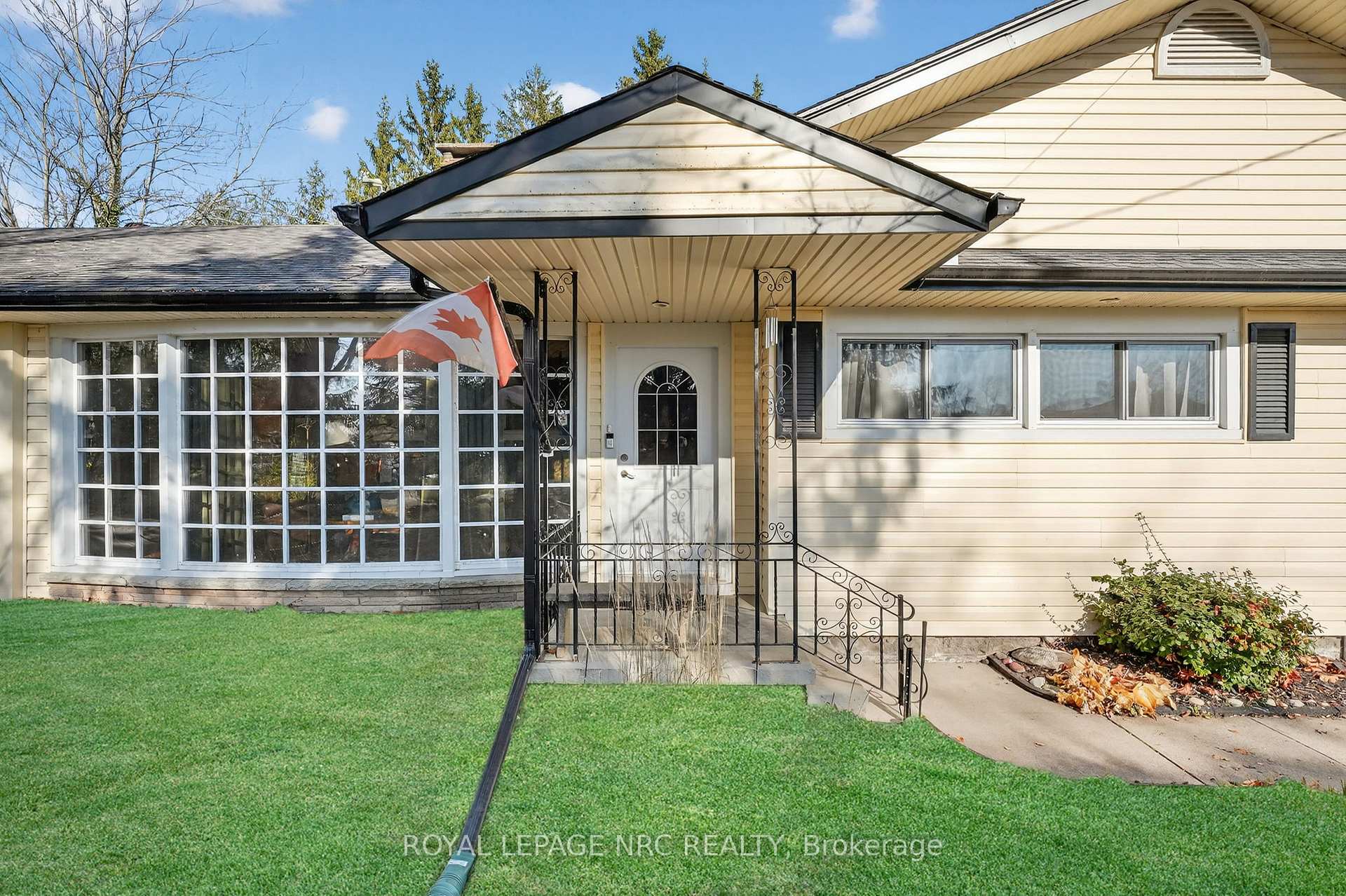 3208 Young Avenue, Fort Erie — photo 3 of 5