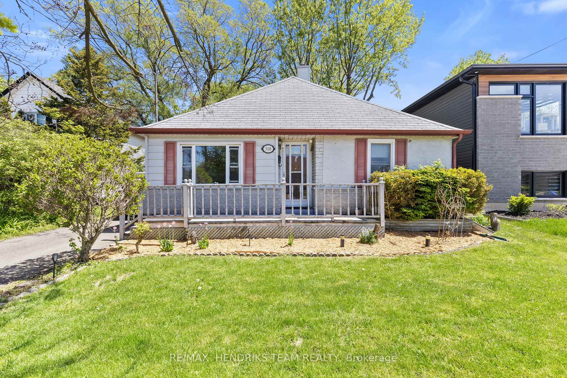 318 Aqueduct Street, Welland, ON L3C 1E1 — Welland, Ontario