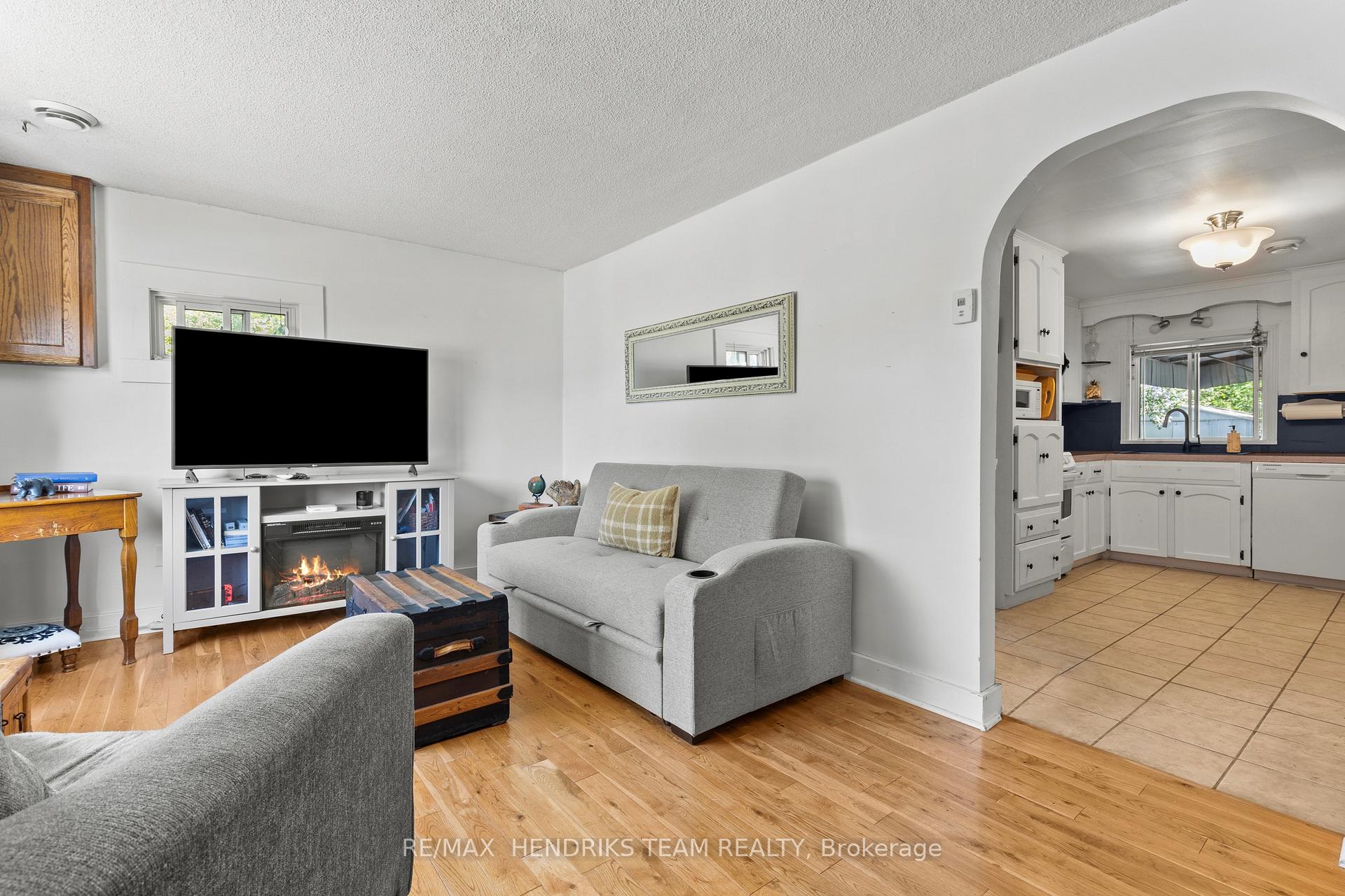 318 Aqueduct Street, Welland — photo 4 of 5