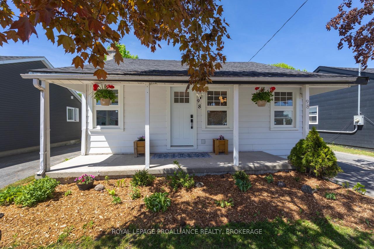 98 Carleton Street, Kingston — photo 2 of 5