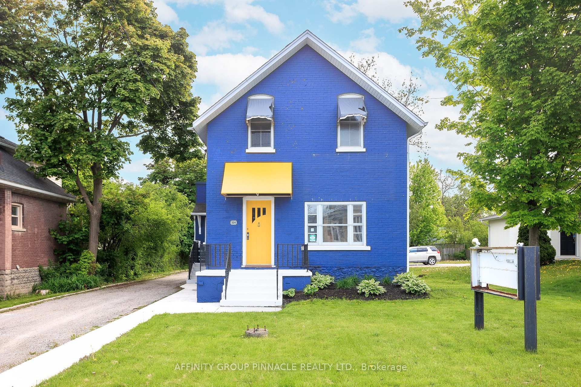 221 Kent Street W, Kawartha Lakes — photo 2 of 5