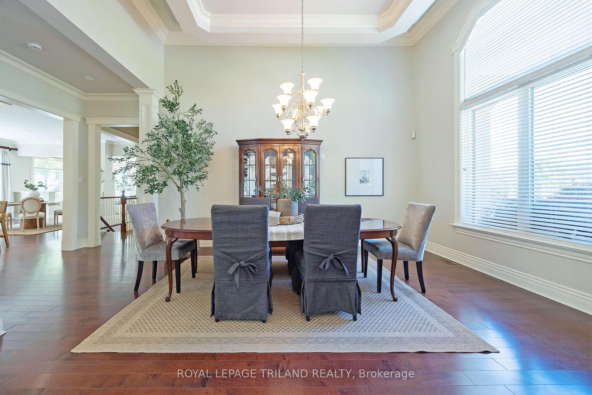 1353 Shore Road, London South — photo 5 of 5