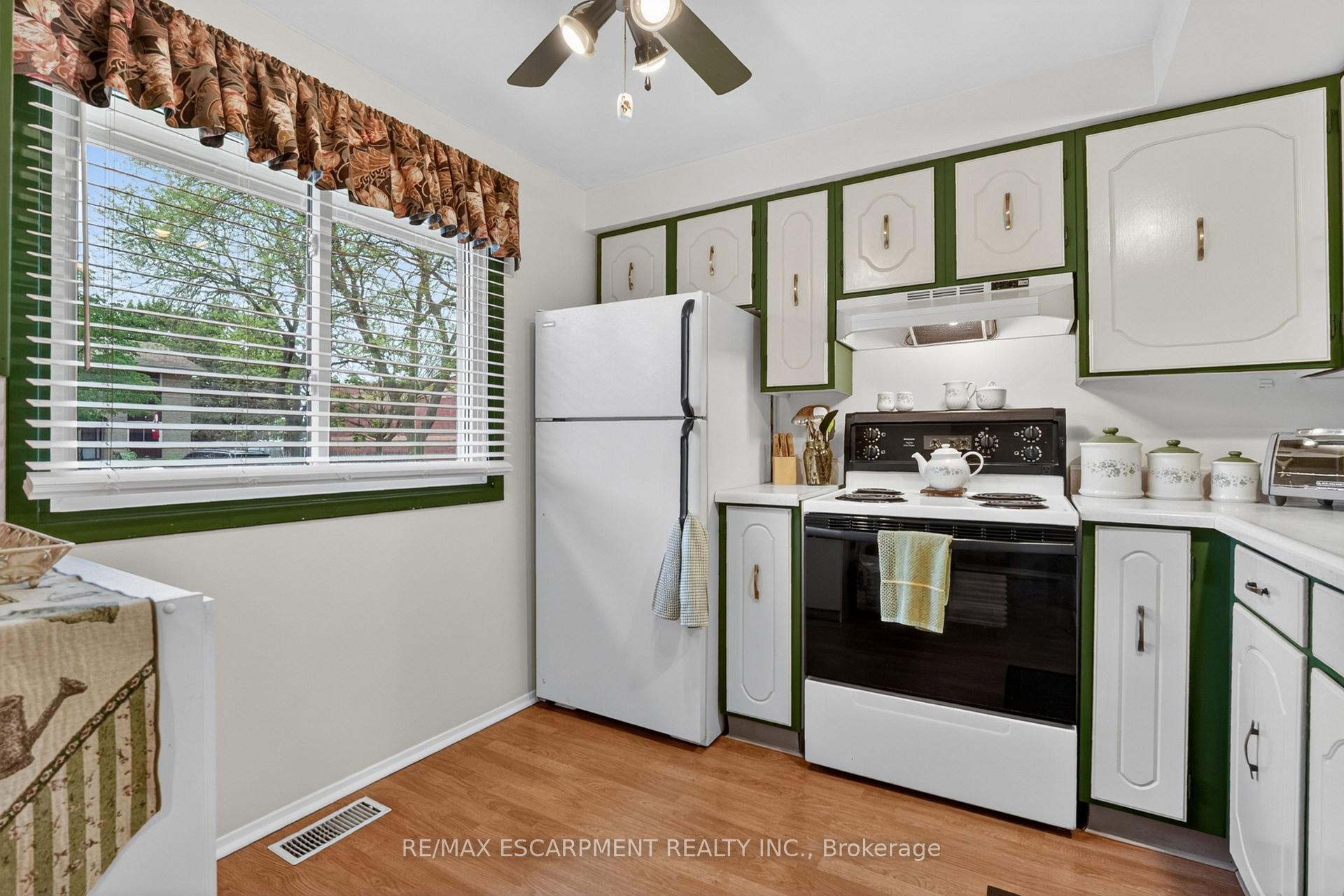 50 Lakeshore Road 17, St. Catharines — photo 4 of 5