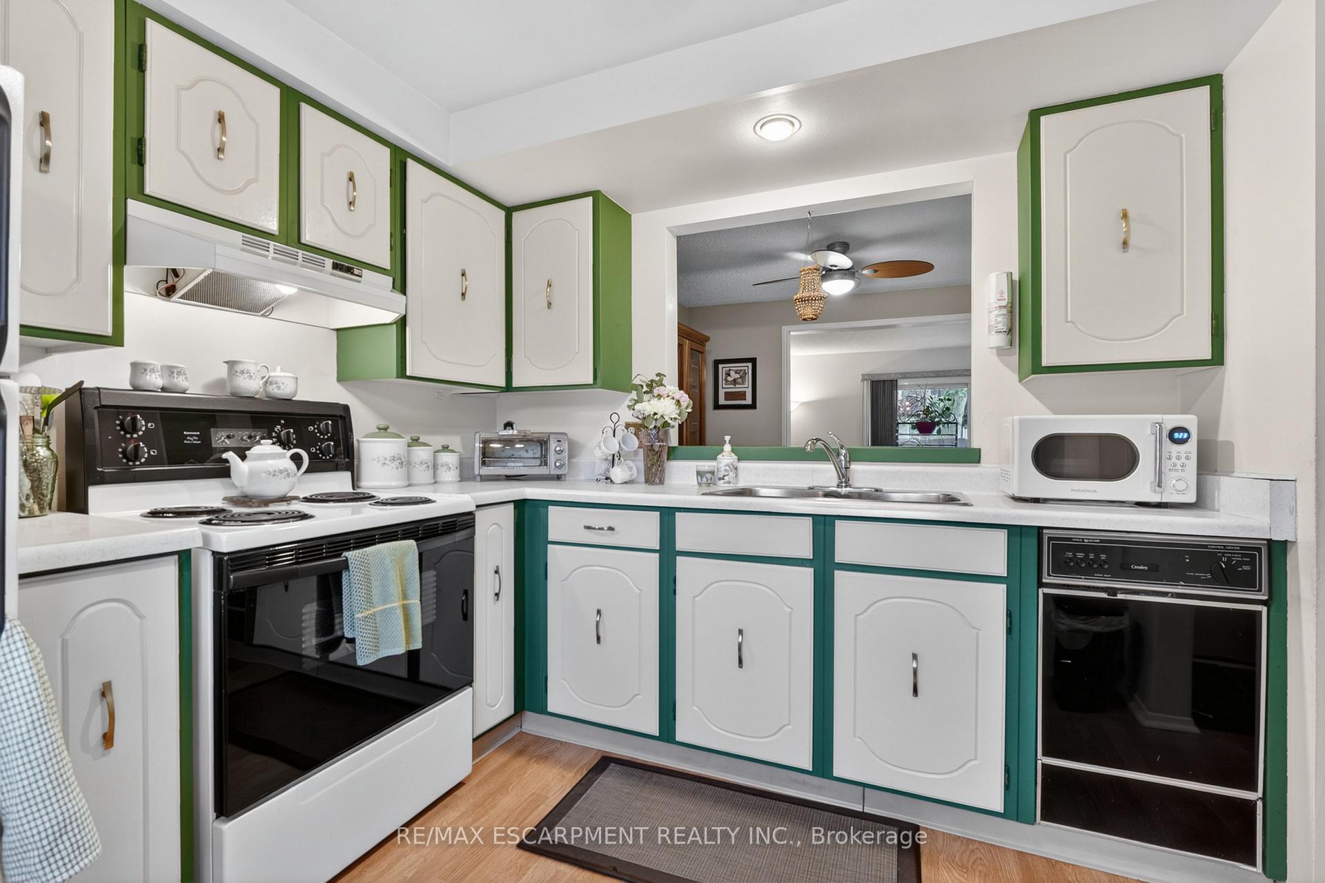 50 Lakeshore Road 17, St. Catharines — photo 5 of 5