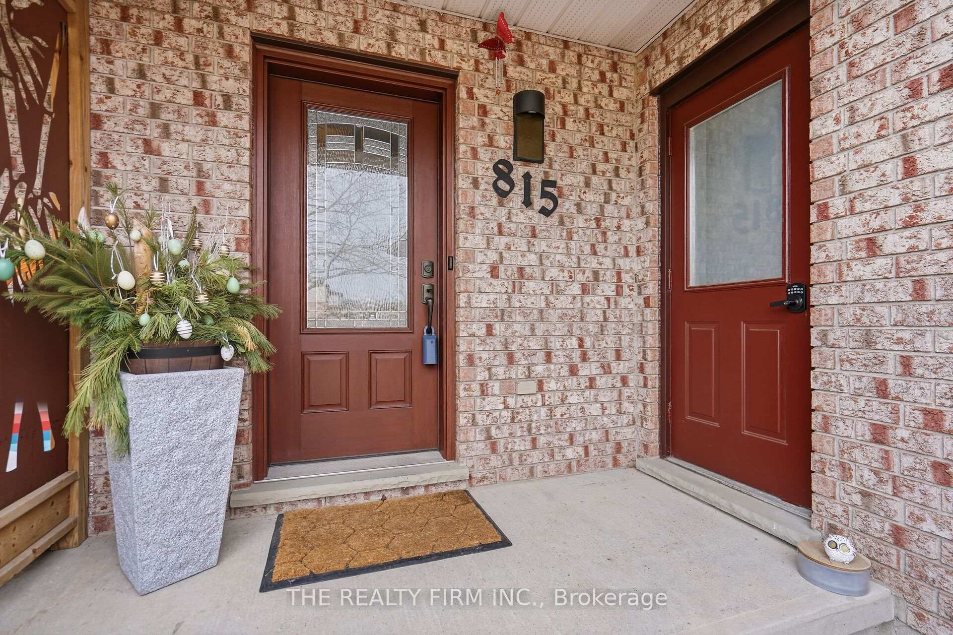 815 Deveron Crescent, London South — photo 3 of 5