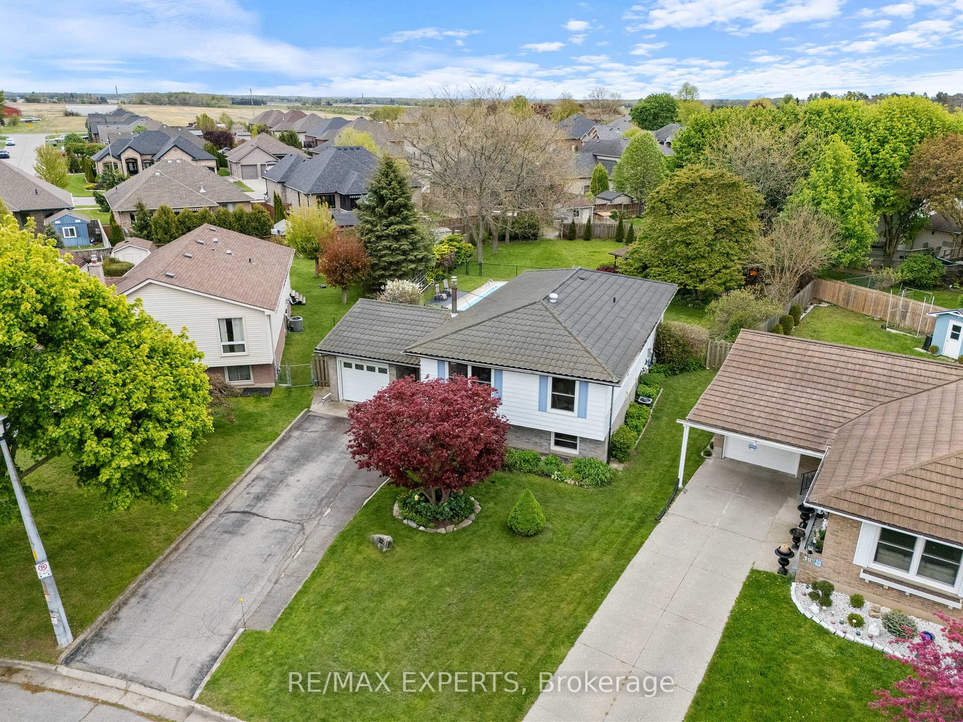 32 Crestlynn Crescent, Norfolk — photo 4 of 5