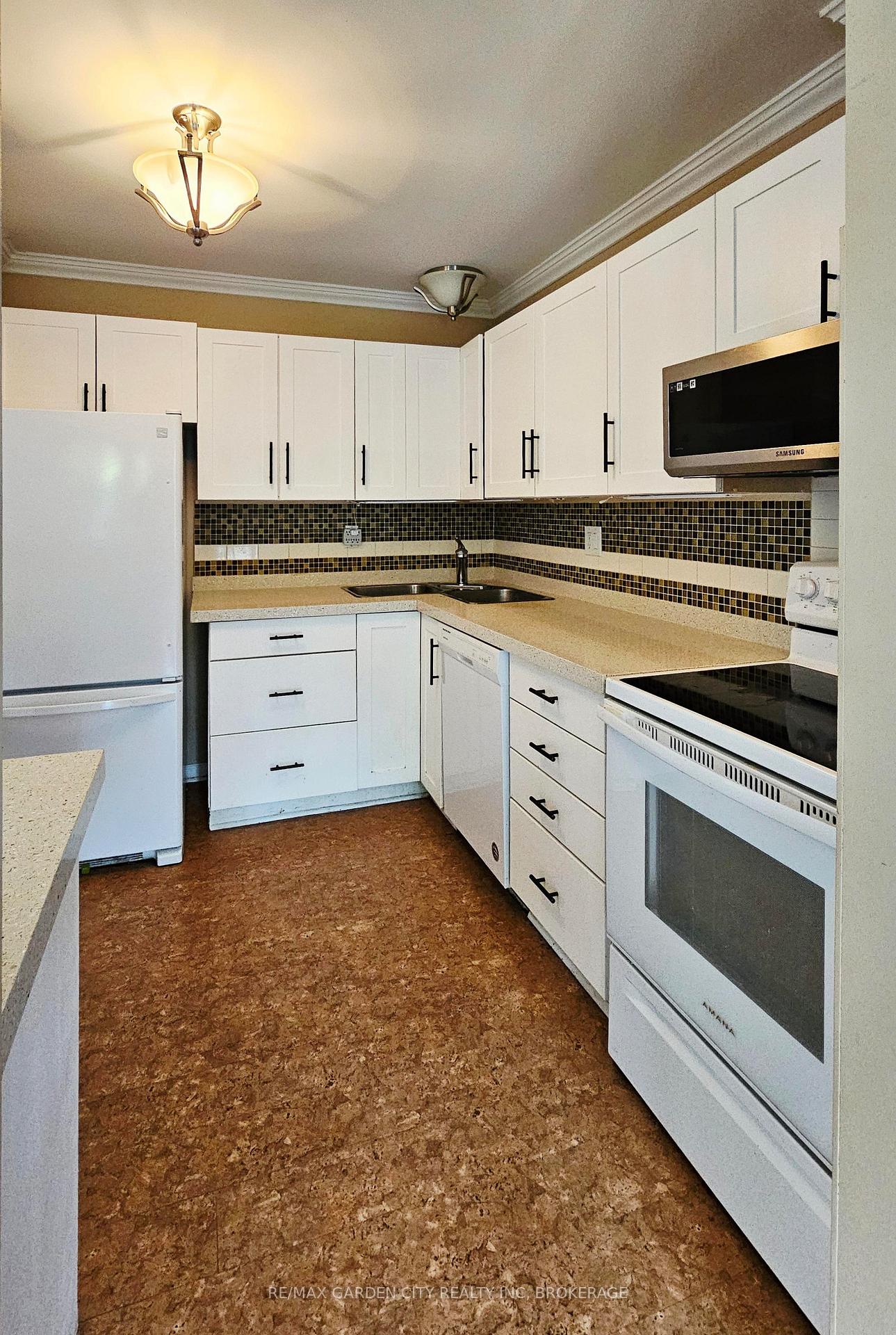 122 BUNTING Road 45, St. Catharines — photo 5 of 5