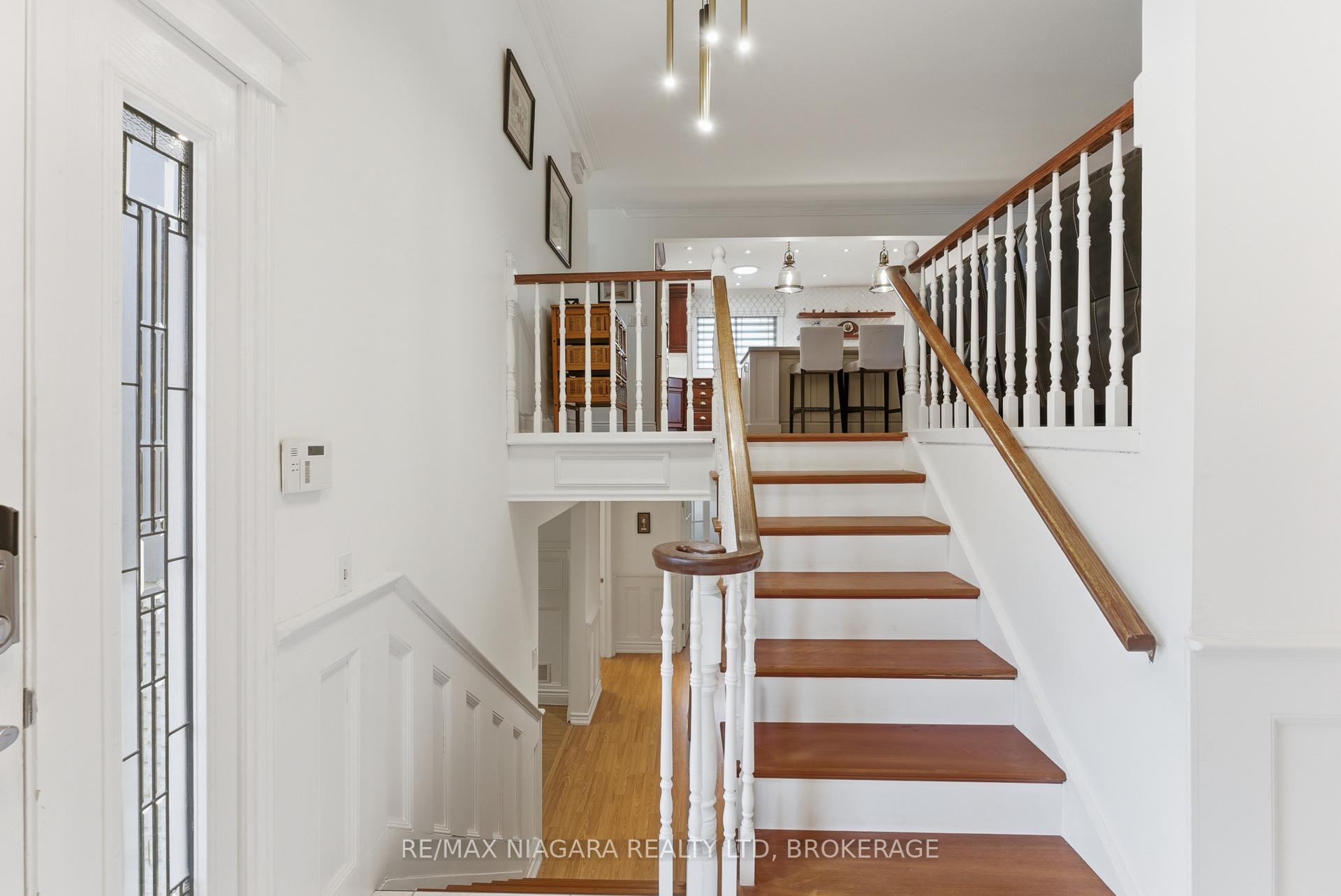 13 RUSHOLME Crescent, St. Catharines — photo 4 of 5