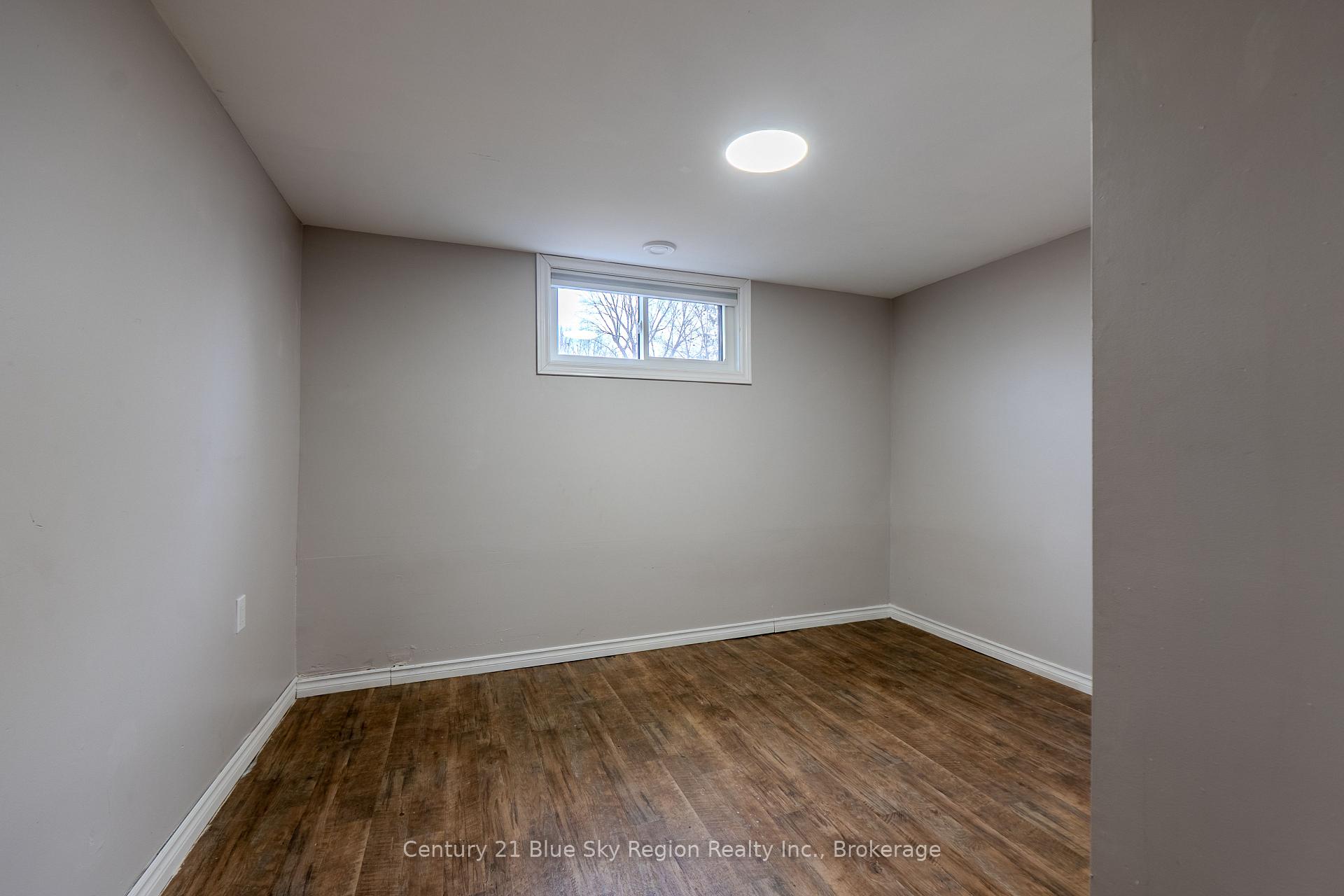 862 Lakeshore Drive, North Bay — photo 2 of 5