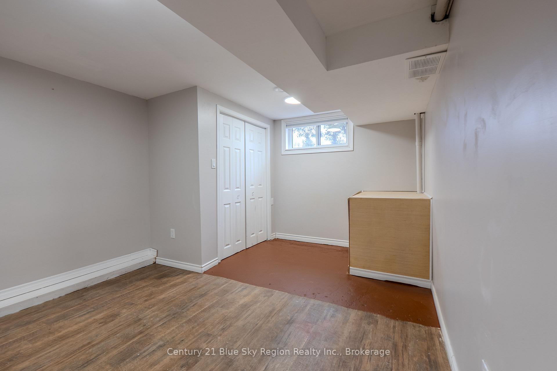 862 Lakeshore Drive, North Bay — photo 4 of 5