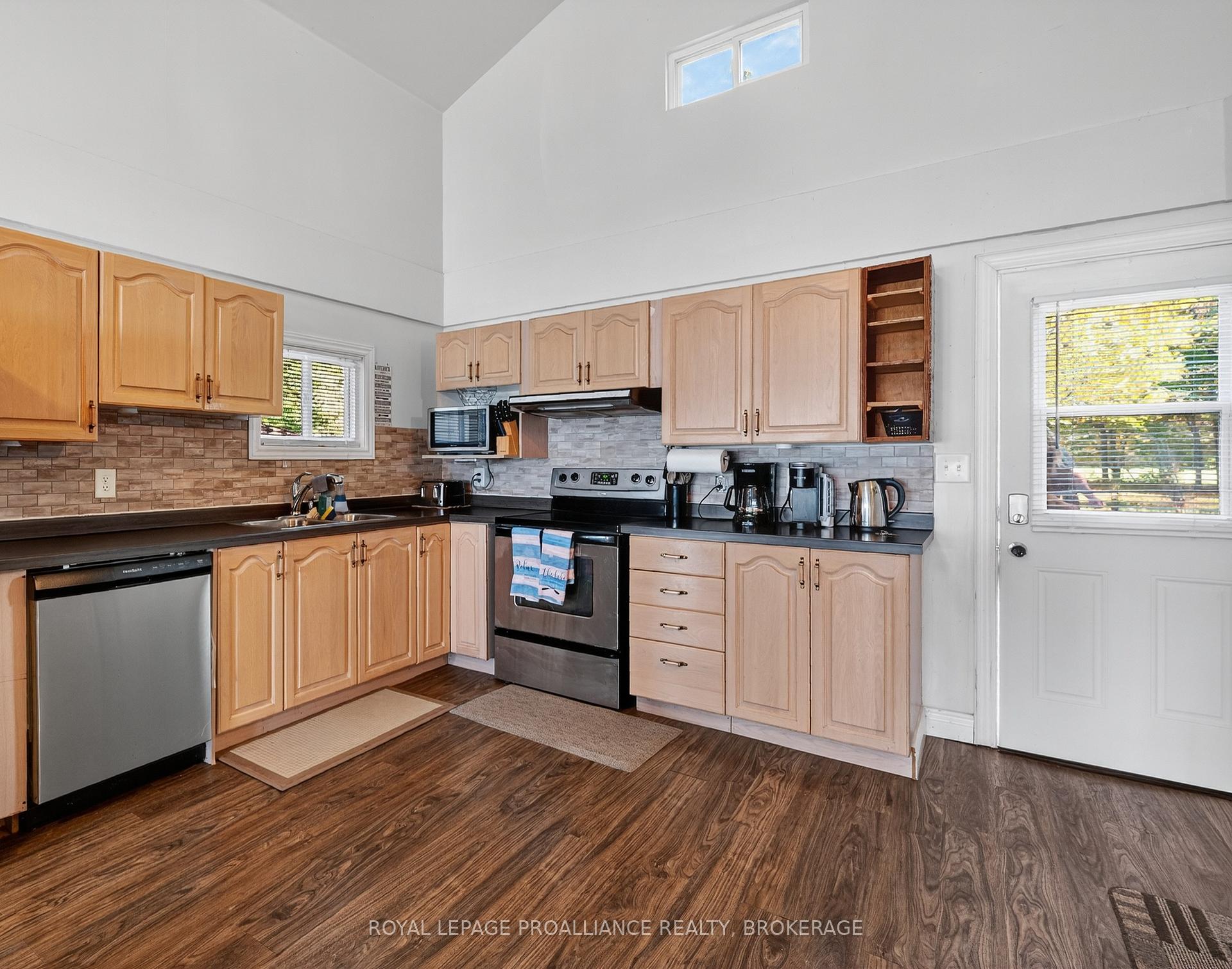 14B Morgan's Point Lane, Frontenac Islands — photo 4 of 5
