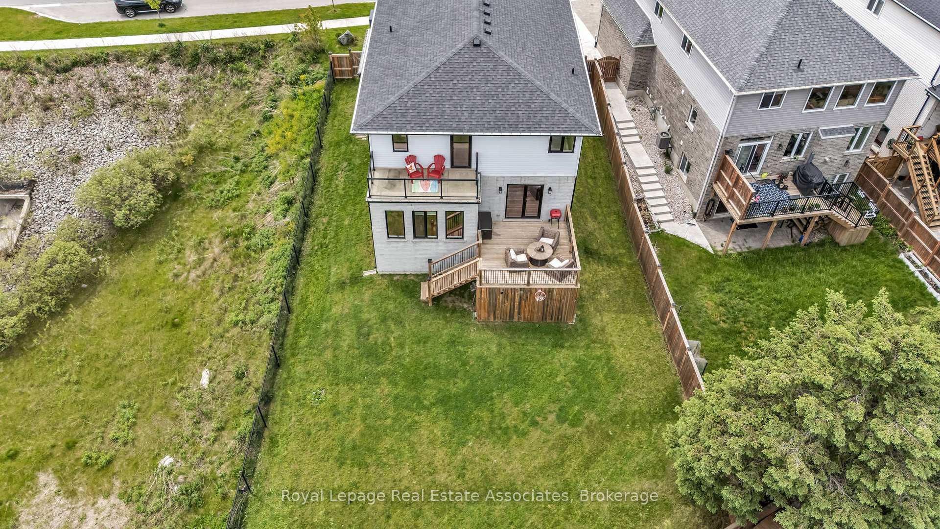 2433 Tokala Trail, London North — photo 2 of 5
