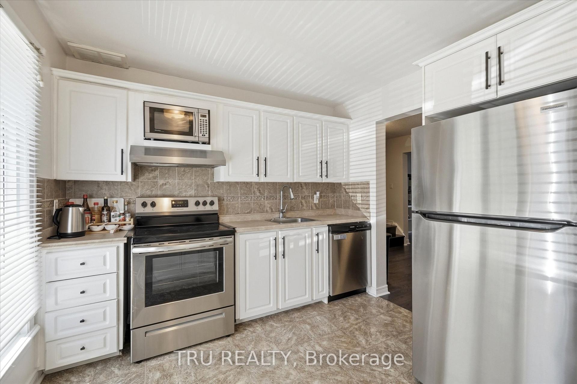3301 Mccarthy Road 13, Hunt Club - Windsor Park Village and Area — photo 5 of 5