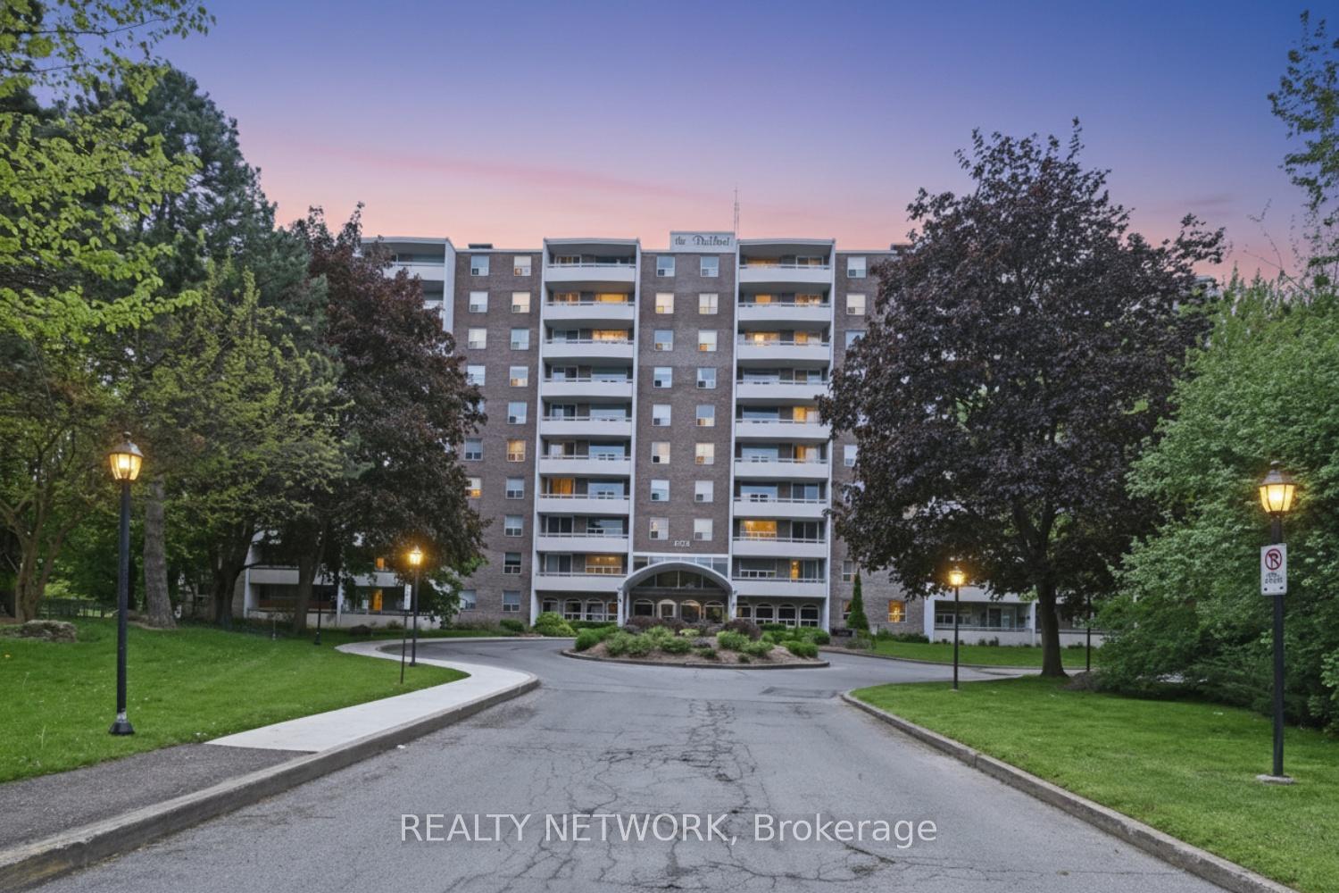 365 Geneva Street 812, St. Catharines — photo 4 of 5