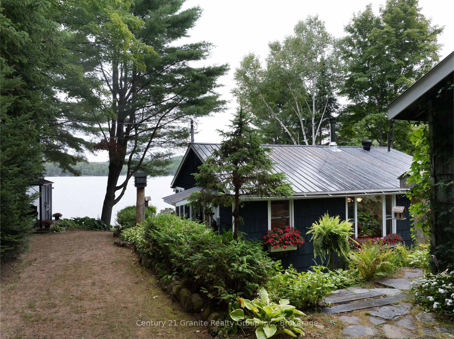 1528 Dignan Road, Dysart et al — photo 3 of 5