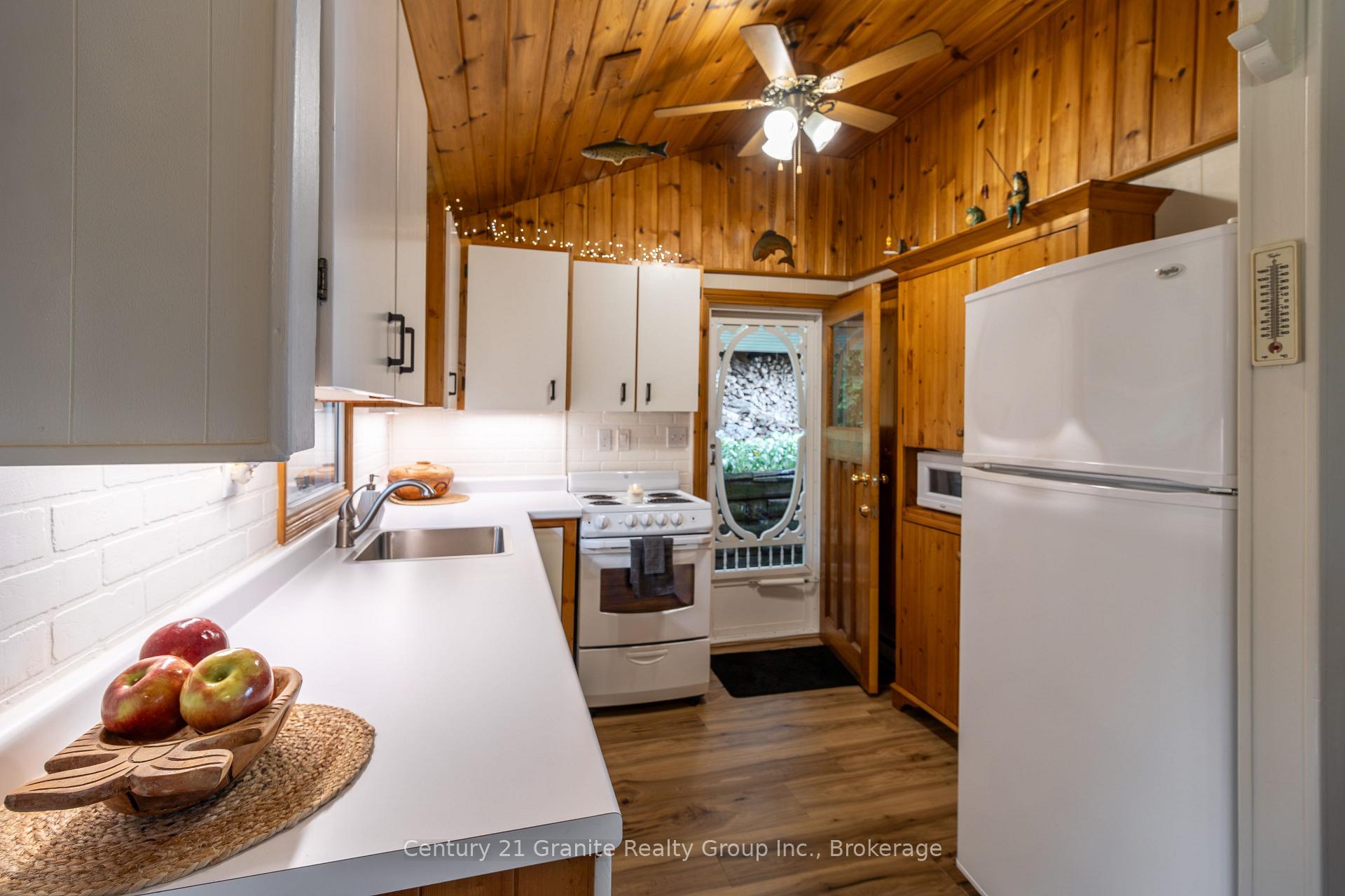 1528 Dignan Road, Dysart et al — photo 4 of 5