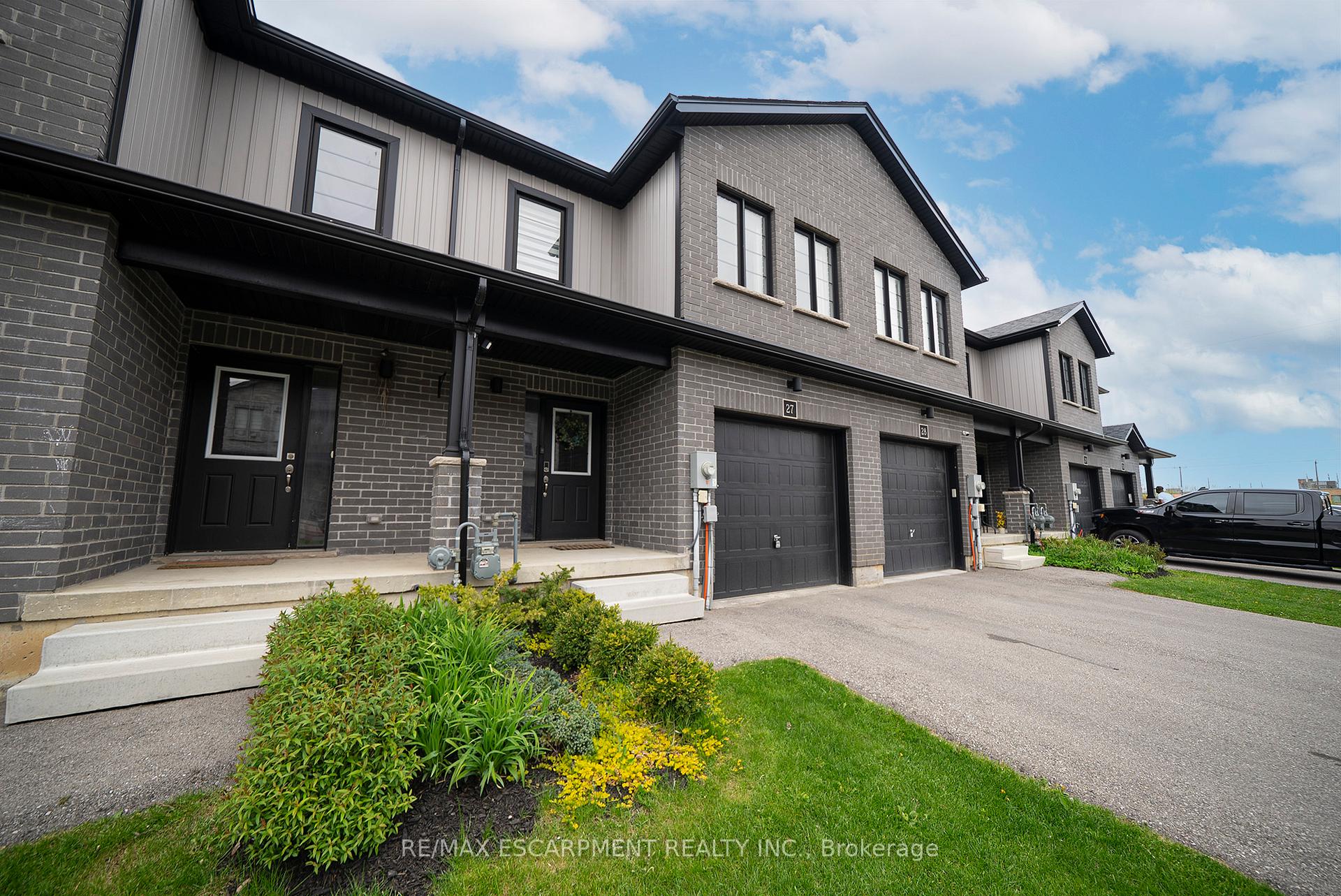 160 Stanley Street 27, Norfolk — photo 3 of 5