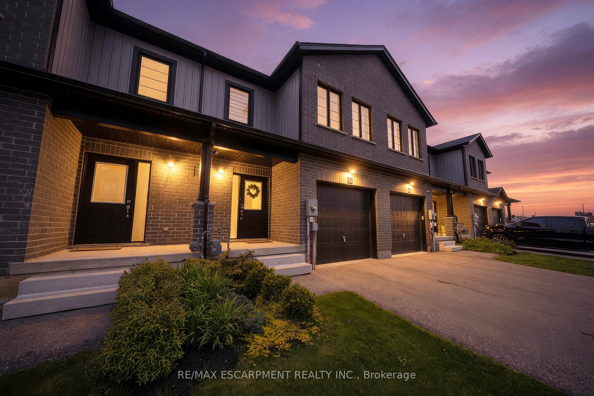 160 Stanley Street 27, Norfolk — photo 4 of 5