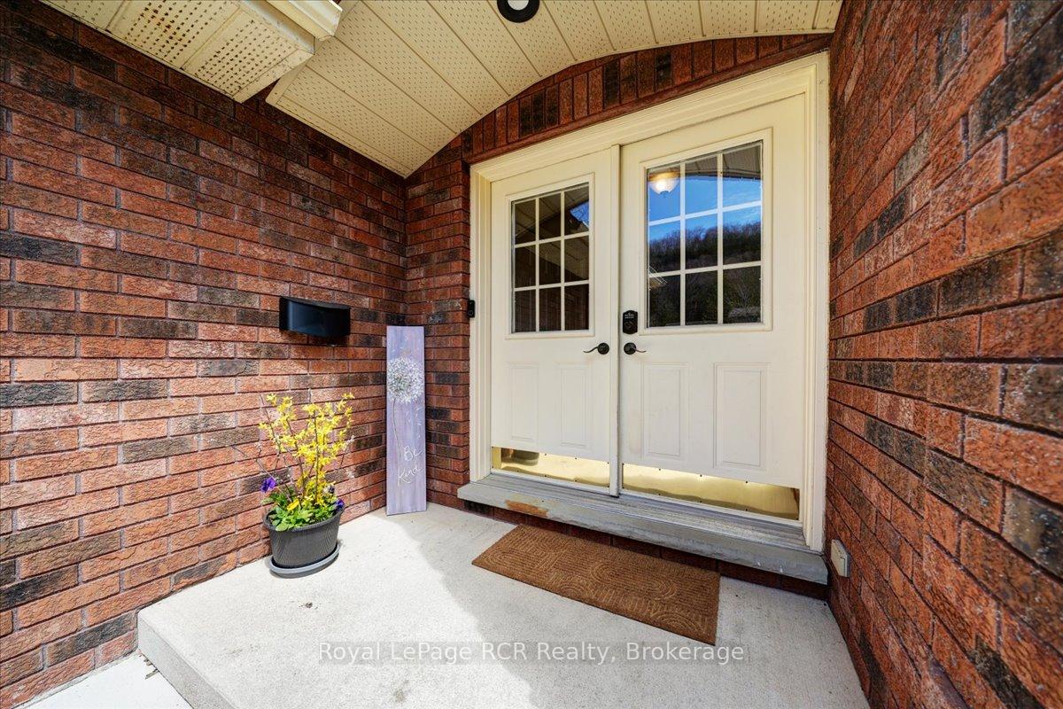 303 6th Avenue W, Owen Sound — photo 4 of 5