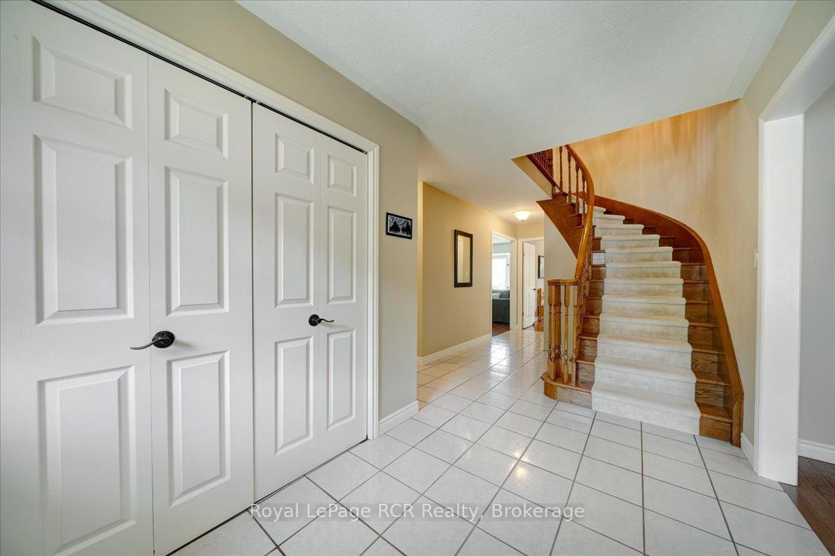 303 6th Avenue W, Owen Sound — photo 5 of 5