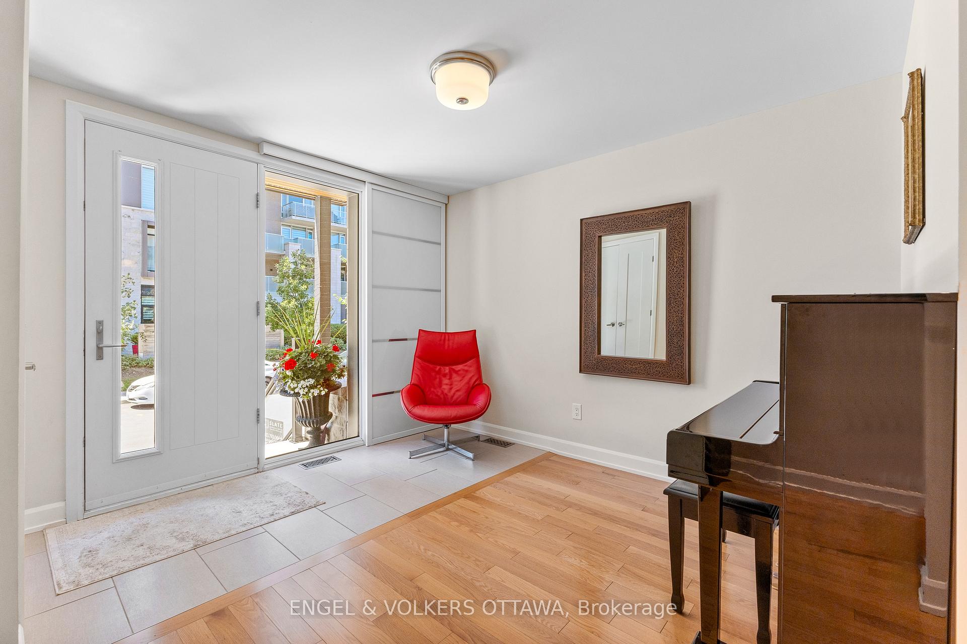 537 De Mazenod Avenue, Glebe - Ottawa East and Area — photo 2 of 5