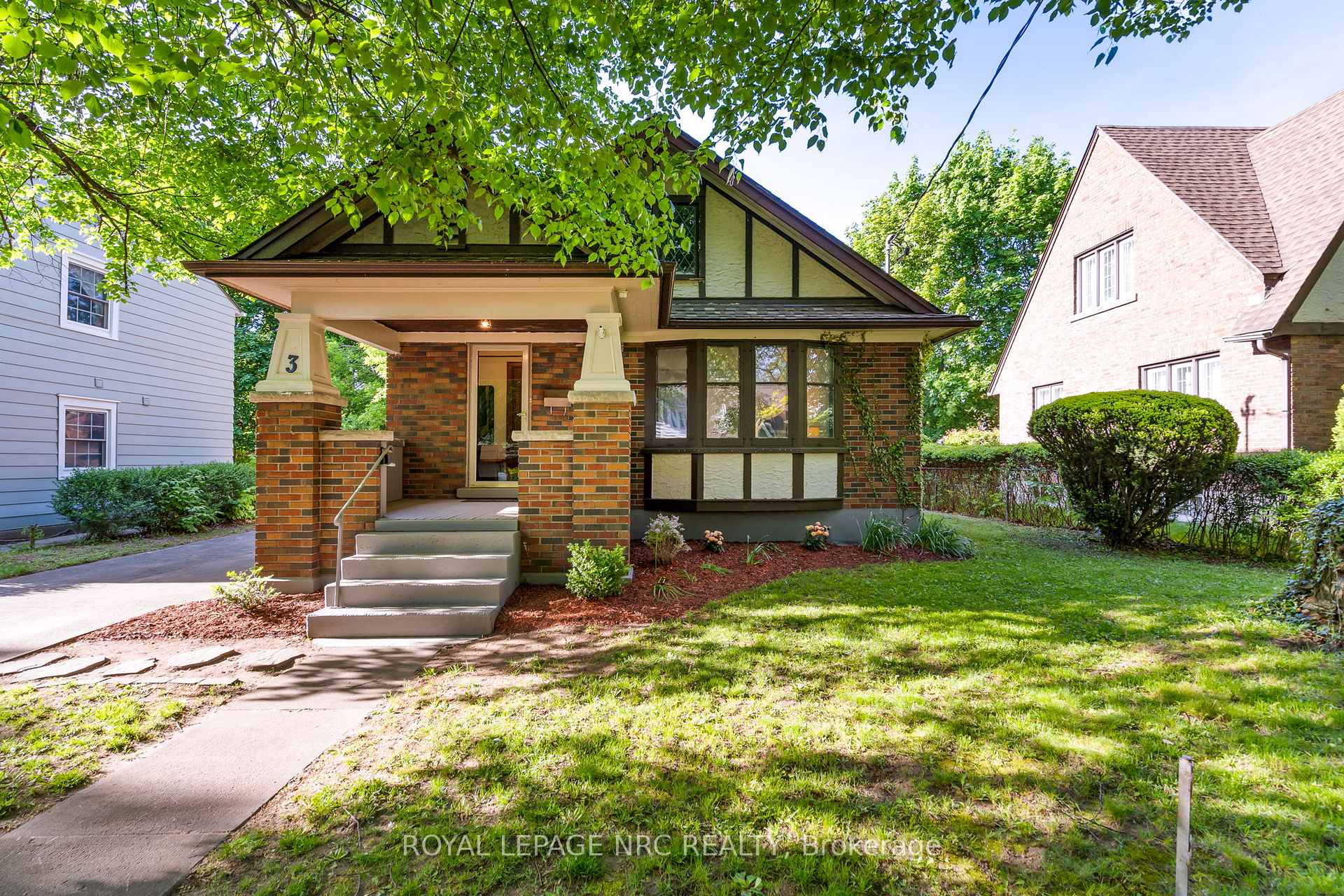 3 Gardiner Place, St. Catharines — photo 2 of 5