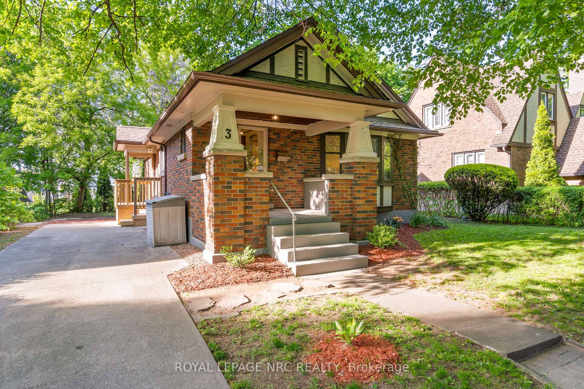 3 Gardiner Place, St. Catharines — photo 3 of 5