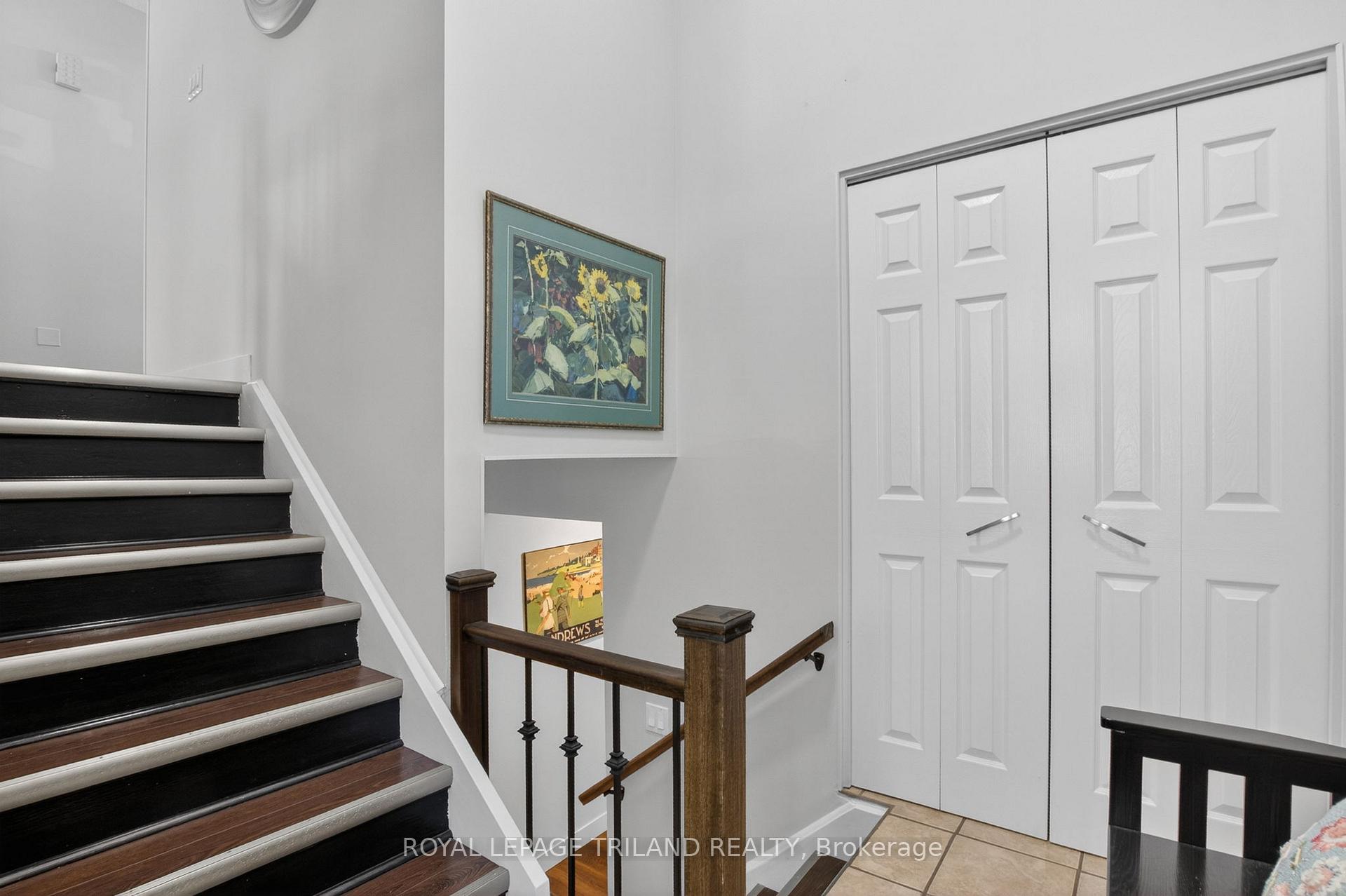 31 Beechbank Crescent, London South — photo 4 of 5