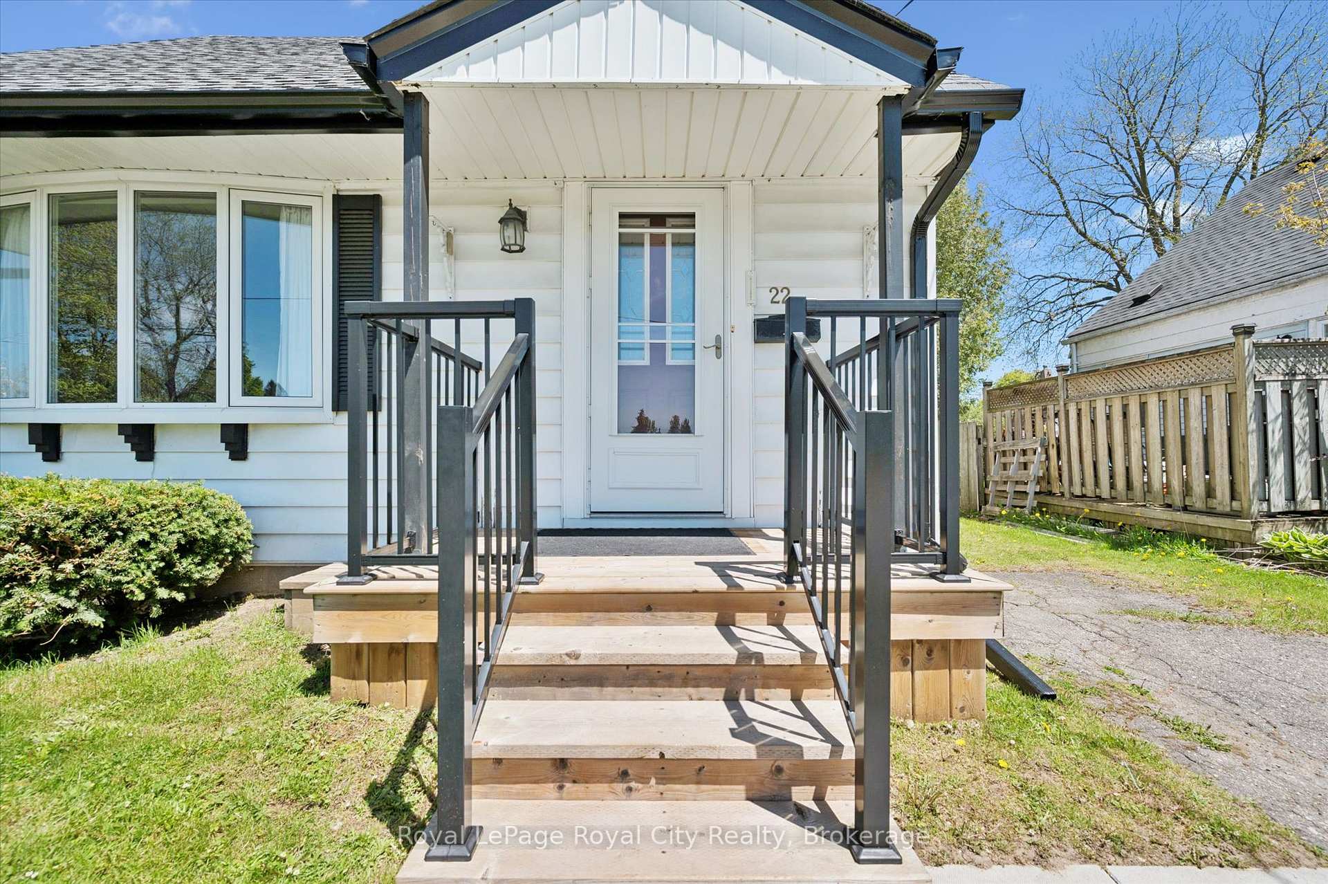 22 Churchill Crescent E, Centre Wellington — photo 3 of 5