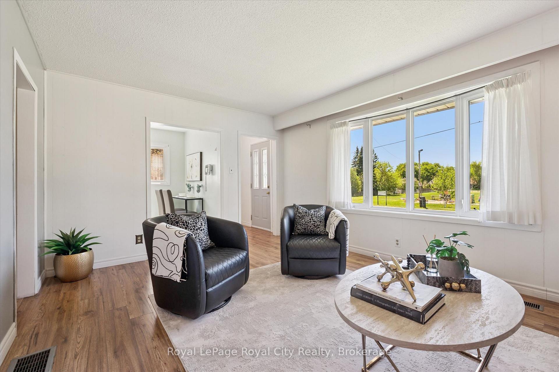 22 Churchill Crescent E, Centre Wellington — photo 4 of 5