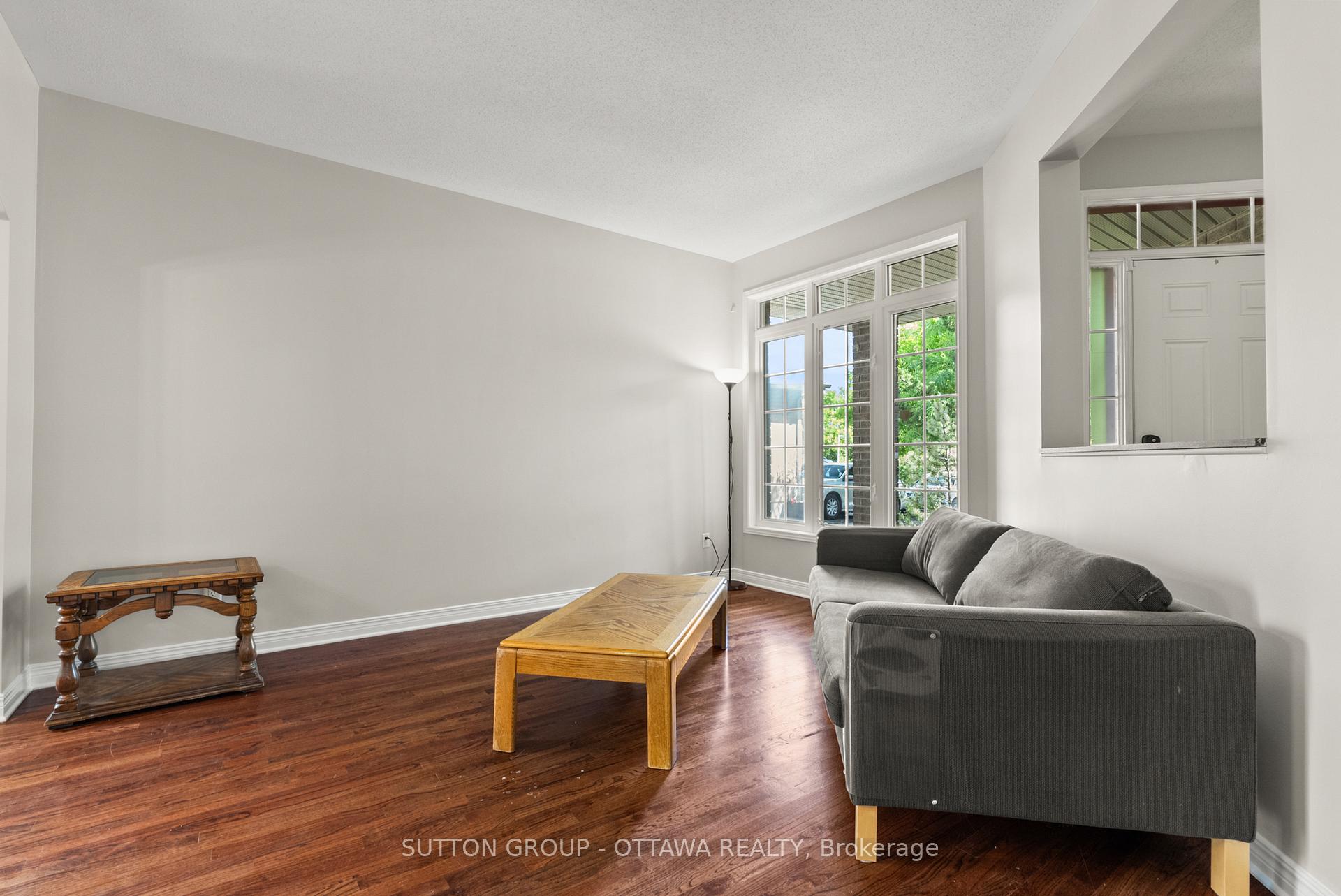 236 COLBERT Crescent, Hunt Club - South Keys and Area — photo 5 of 5