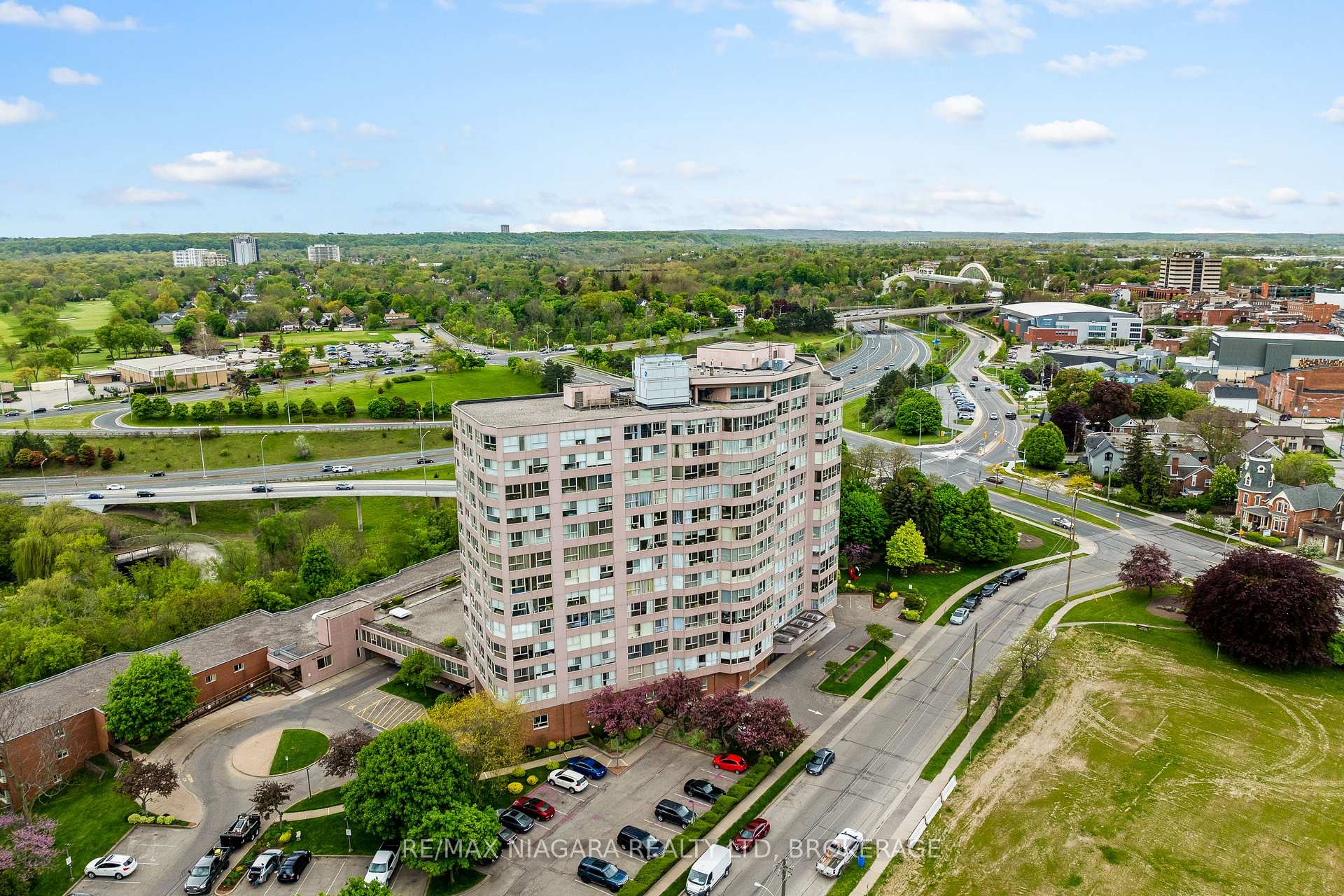 7 GALE Crescent 502, St. Catharines, ON L2R 7M8 — St. Catharines, Ontario