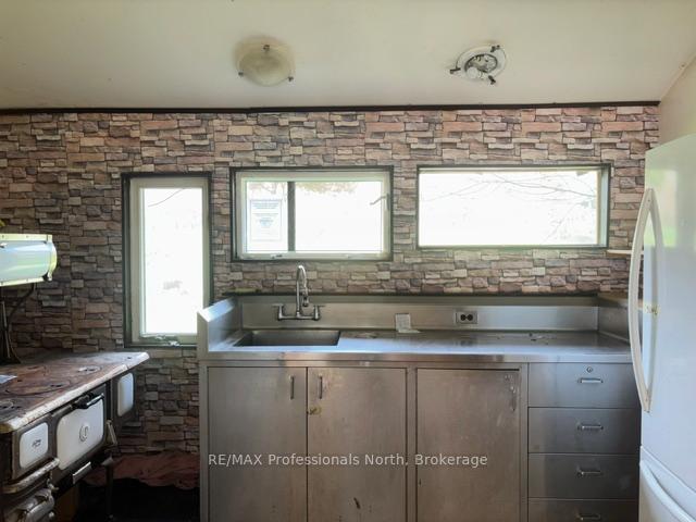 3044 Gelert Road, Minden Hills — photo 4 of 5