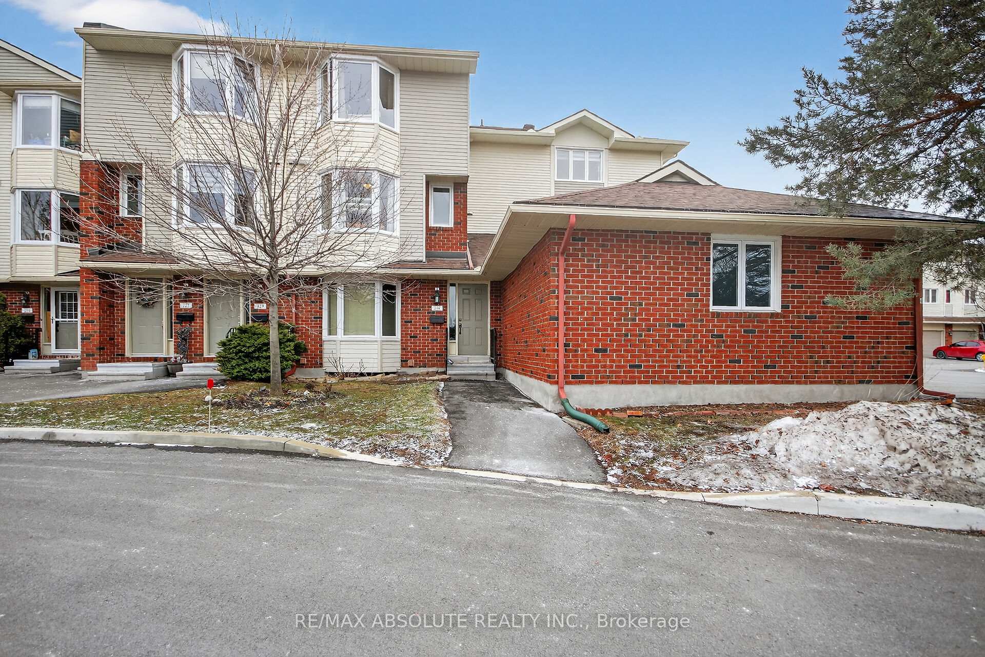 231 Harriot Private, Hunt Club - South Keys and Area, ON K1T 3E1 — Hunt Club - South Keys and Area, Ontario