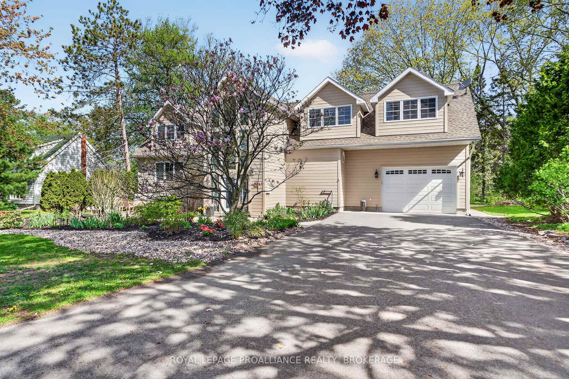 9 Grenville Crescent, Kingston — photo 3 of 5