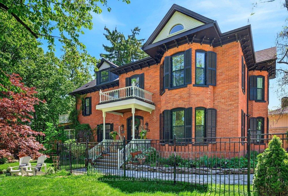 123 Main Street W, Grimsby — photo 2 of 5