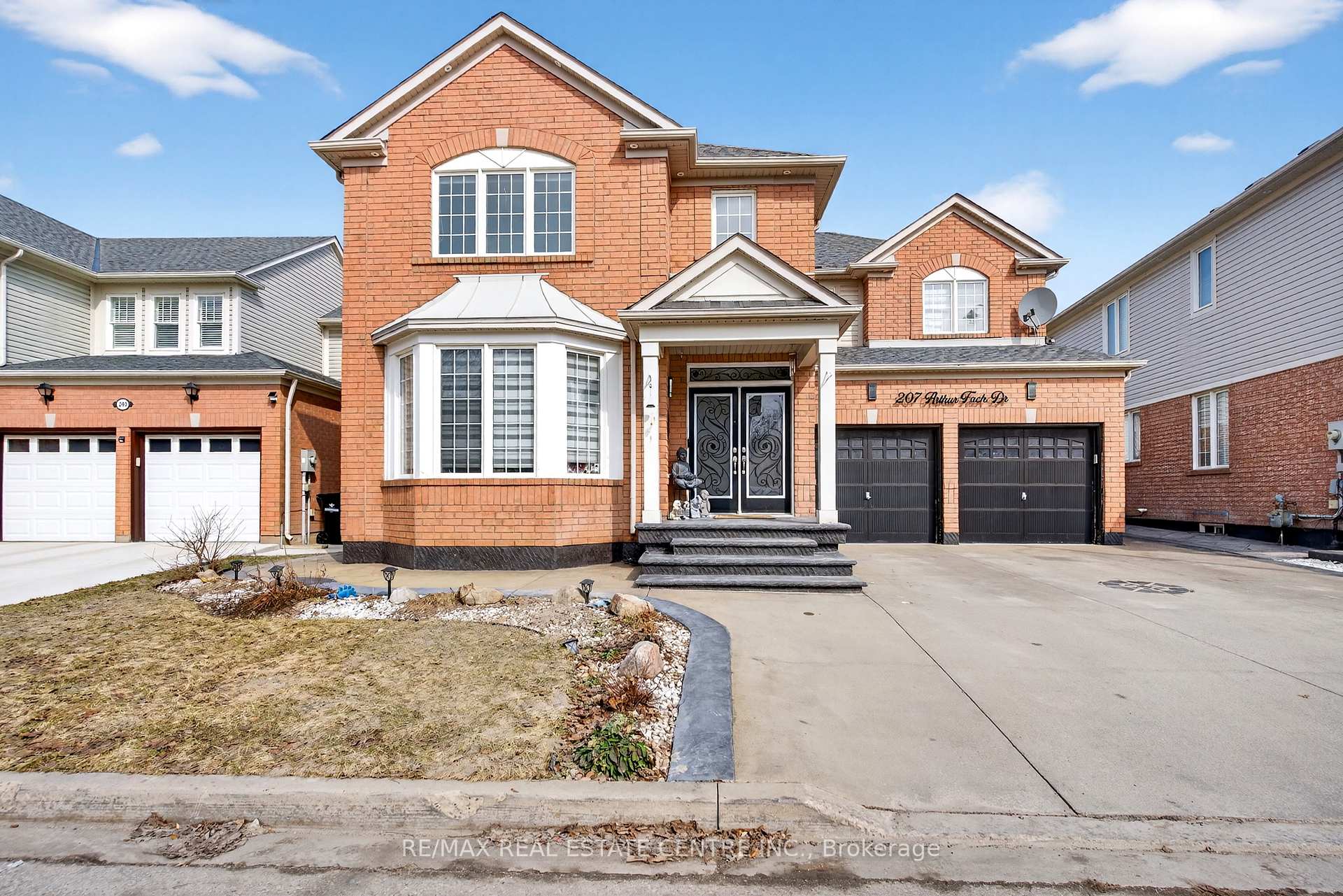 207 Arthur Fach Drive, Cambridge — photo 3 of 5